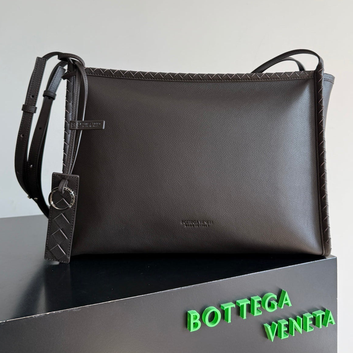Bottega Veneta 2026 Corriere Zipped Messenger Bag Dark Brown Calfskin 136952