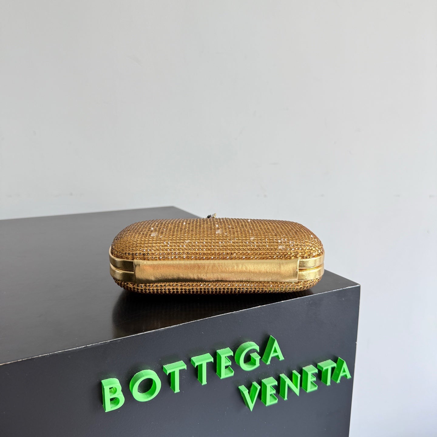 Bottega Veneta 2026 Knot Embellished Clutch 19cm Gold Crystal Leather Minaudière