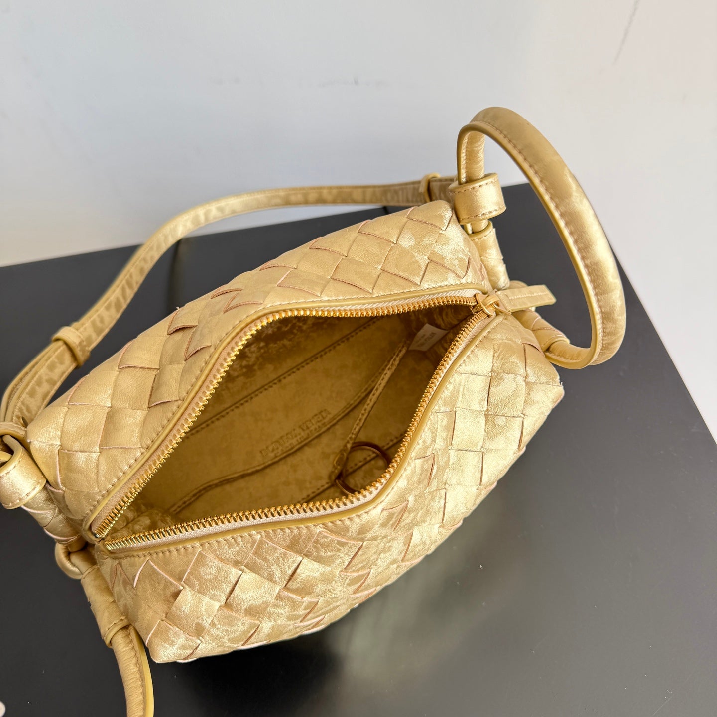 Bottega Veneta 2026 Loop Bag 21cm Gold Intrecciato Woven Leather 137120