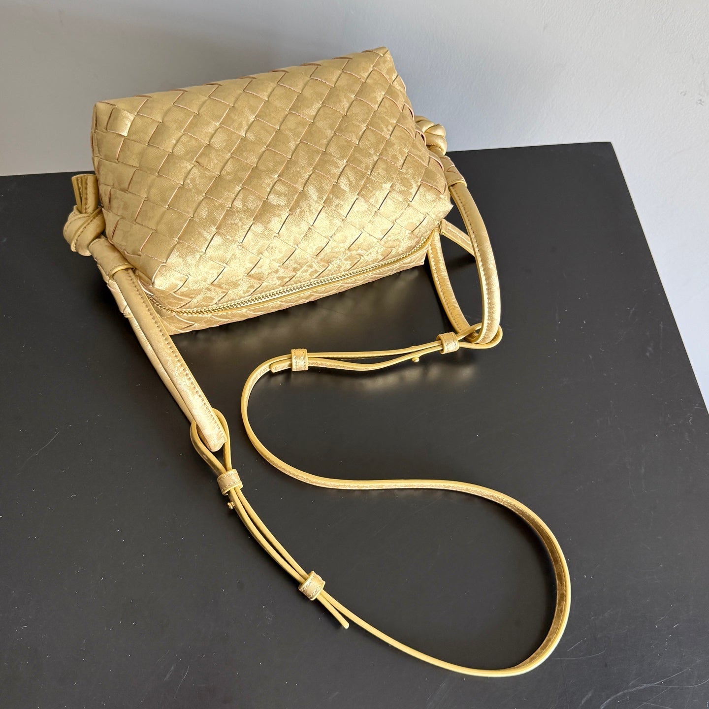 Bottega Veneta 2026 Loop Bag 21cm Gold Intrecciato Woven Leather 137120