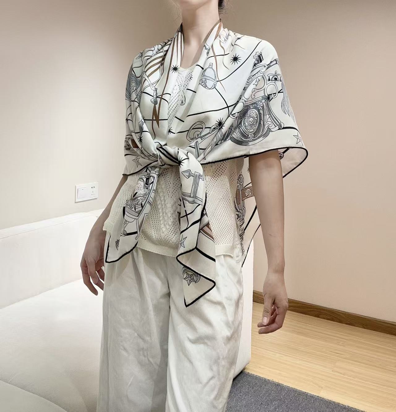 HM  Creative Origins Scarf 135CM White Cashmere Silk 969434