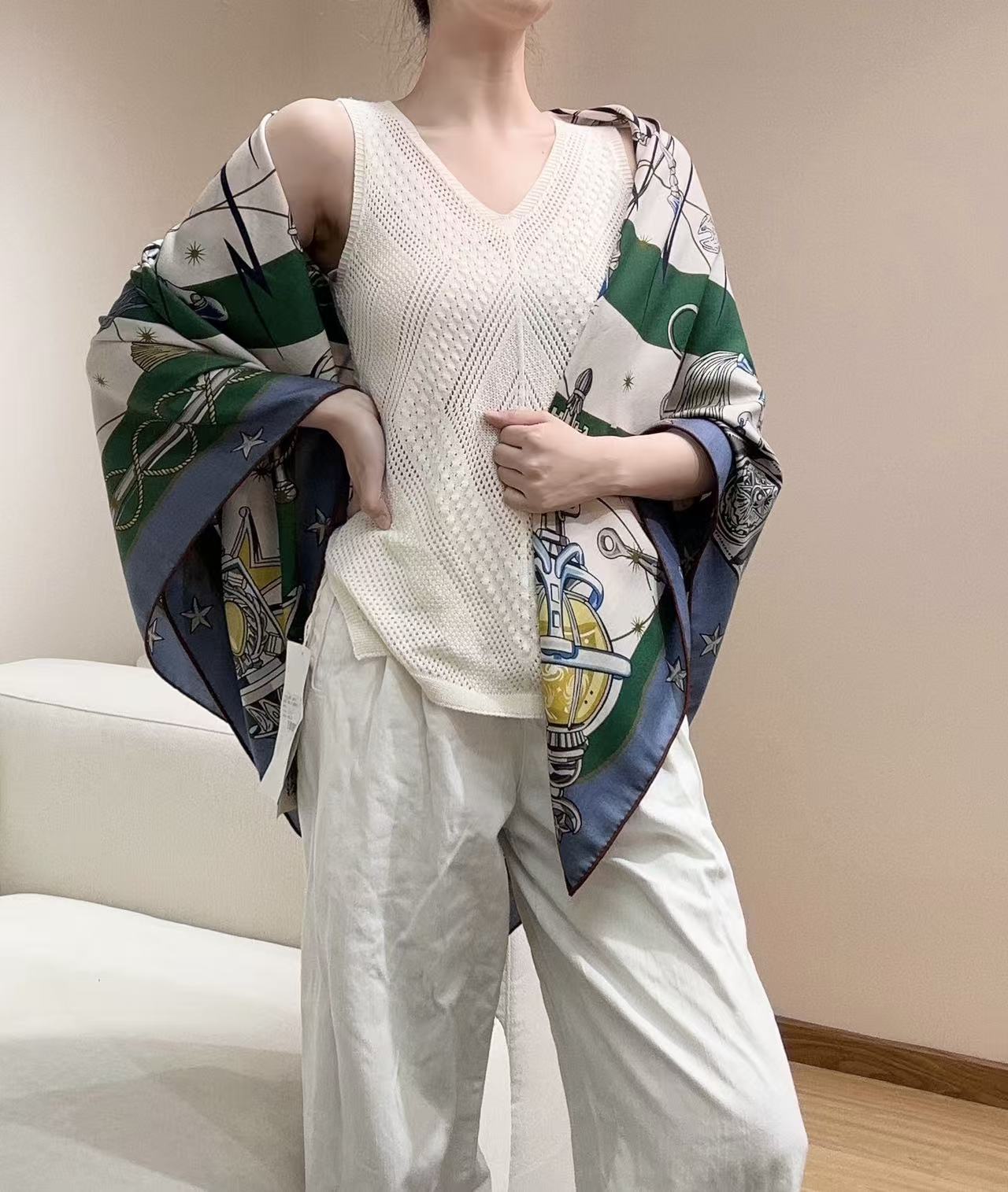 HM  Creative Origins Scarf 135CM Blue White Cashmere Silk 969435