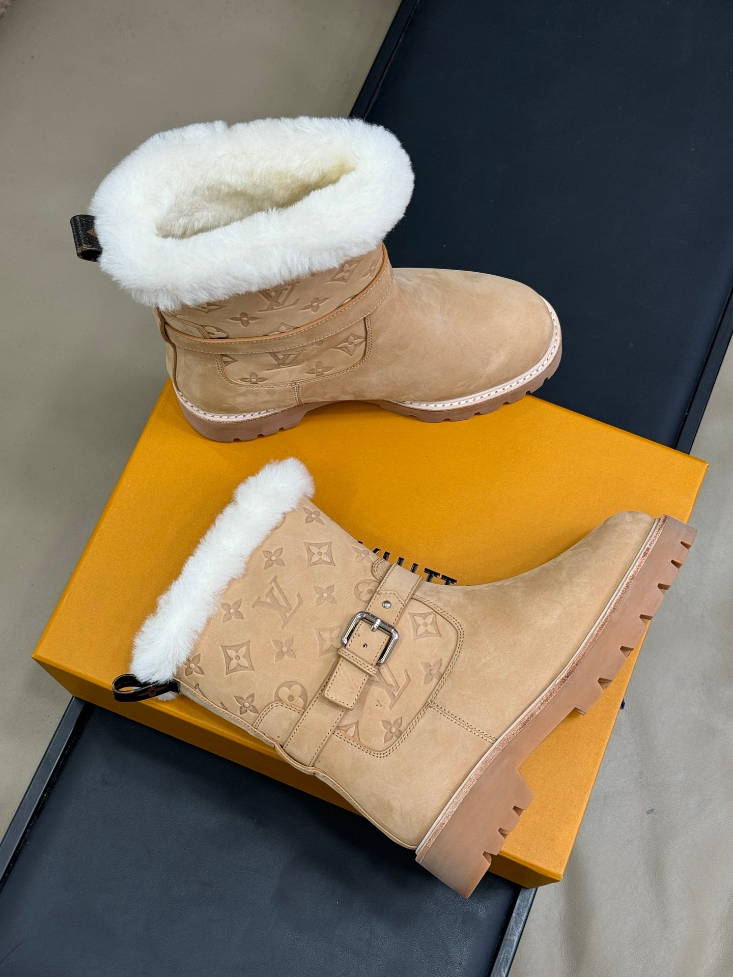 LV 25 Shearling Boots Beige Suede 576933