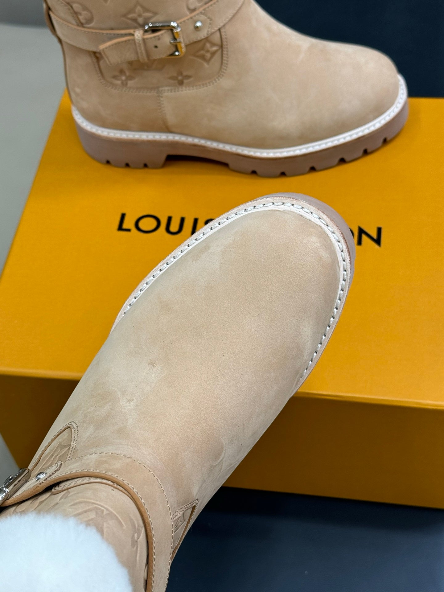 LV 25 Shearling Boots Beige Suede 576933