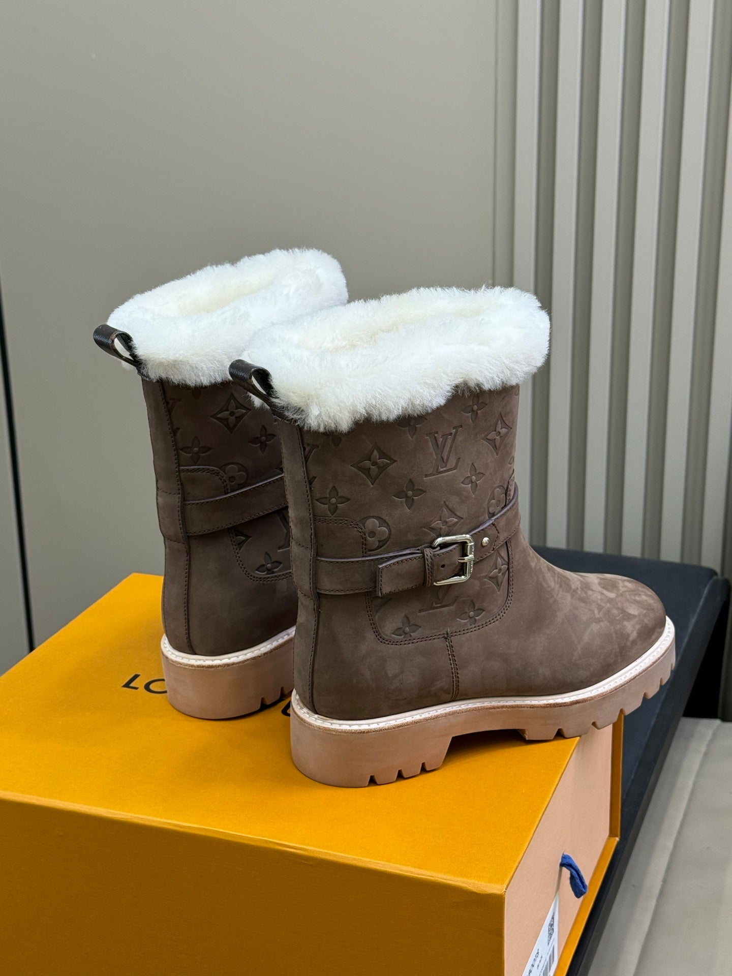 LV 25 Shearling Boots Dark Brown Suede 576934