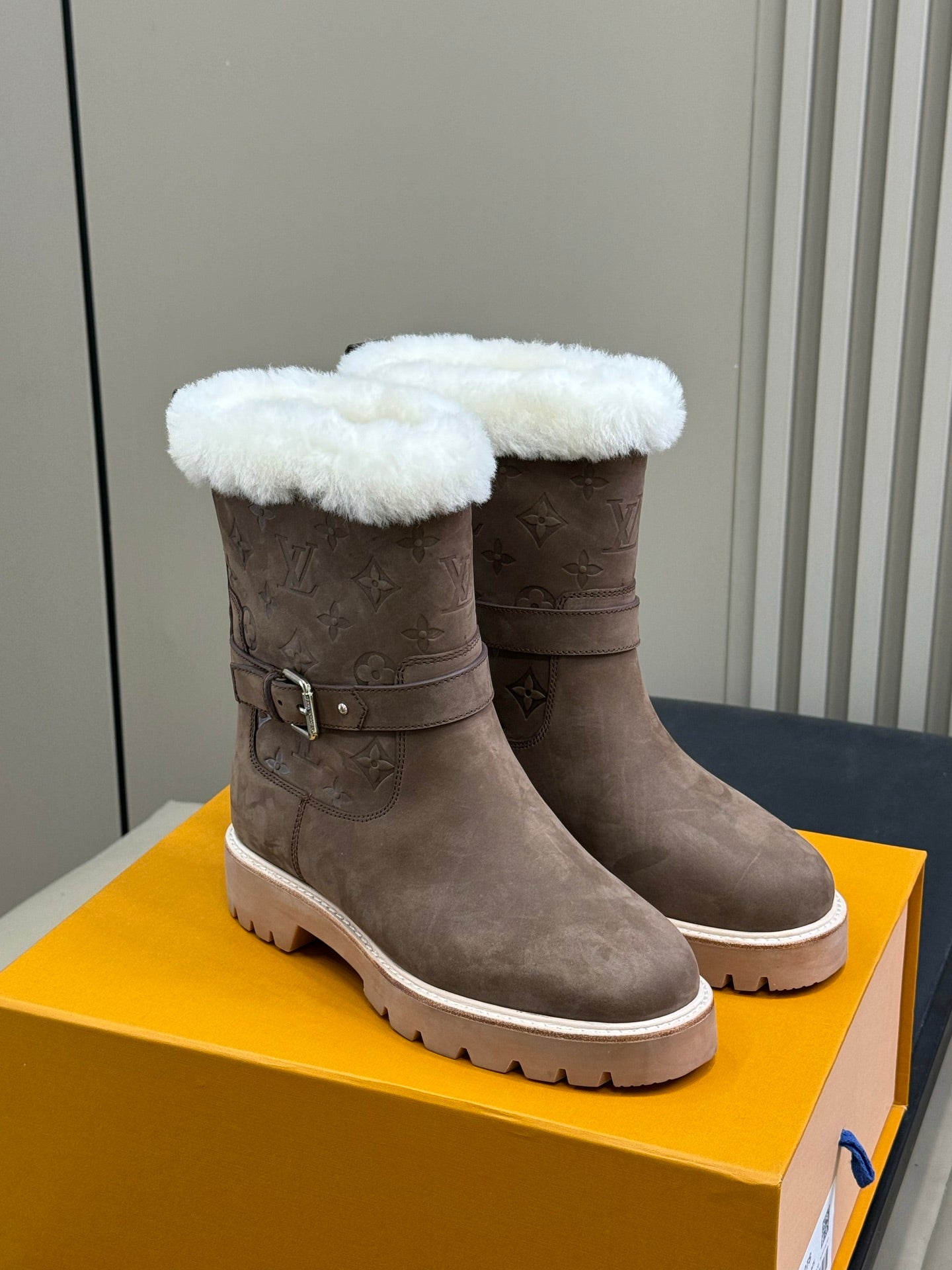 LV 25 Shearling Boots Dark Brown Suede 576934
