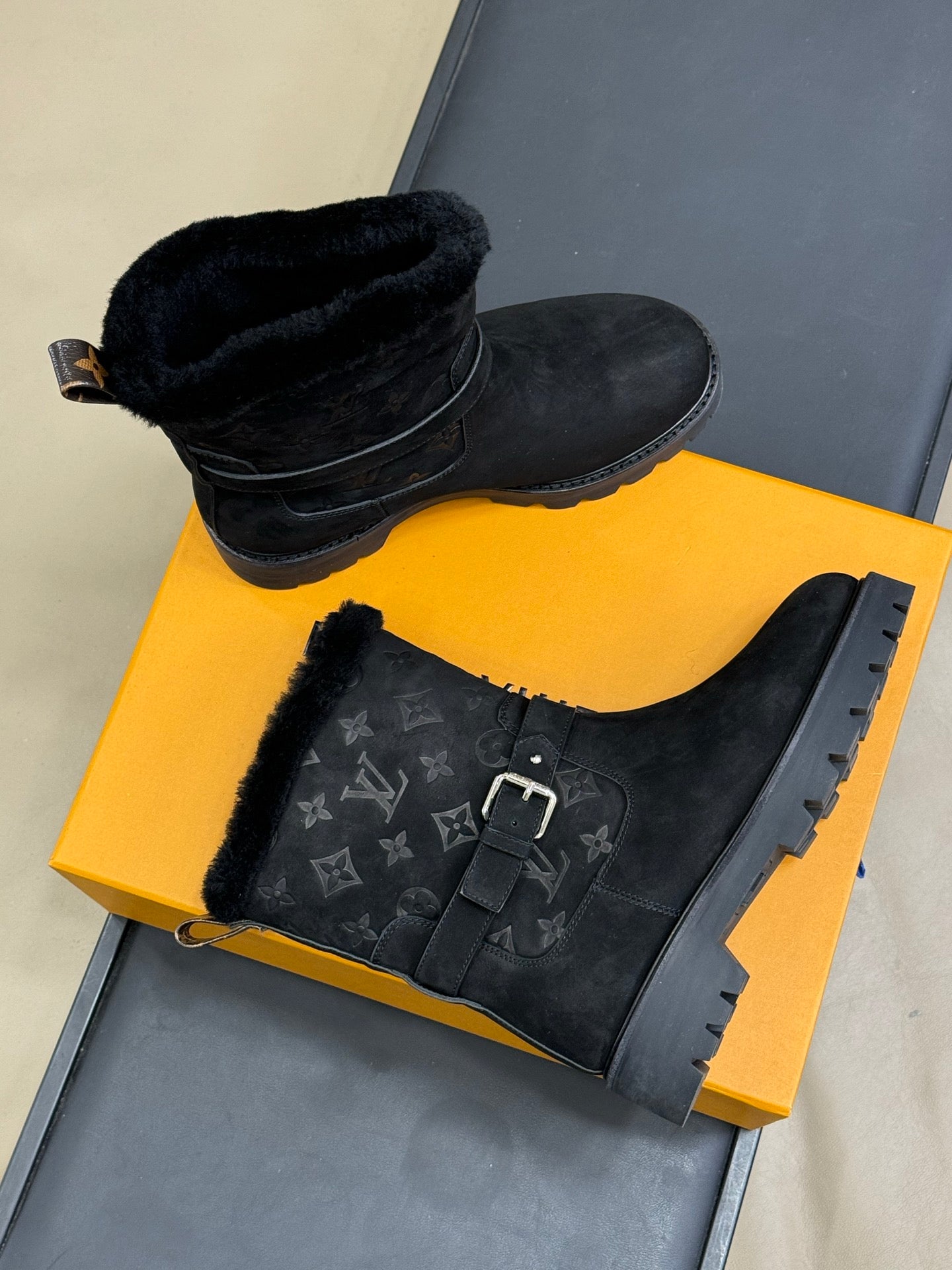 LV 25 Shearling Boots Black Suede 576935