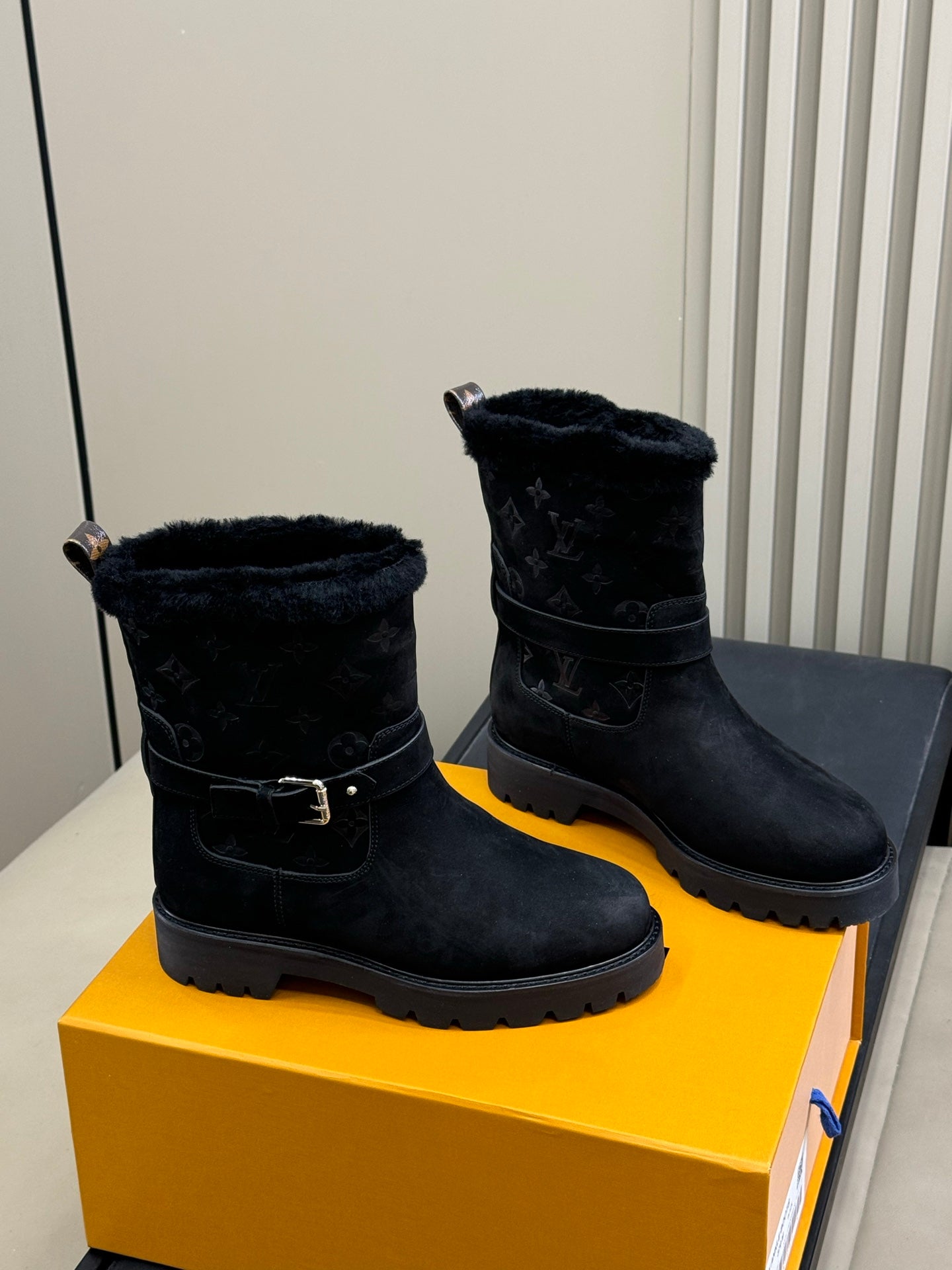 LV 25 Shearling Boots Black Suede 576935