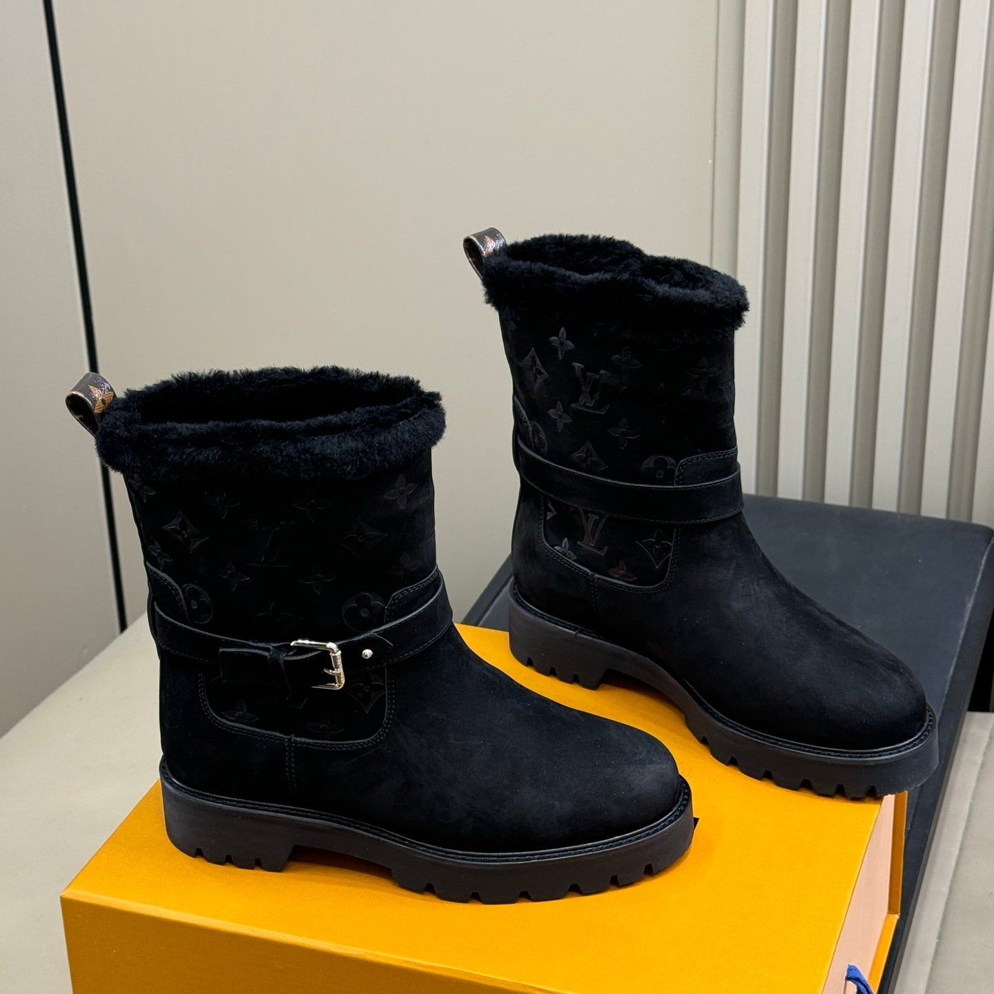 LV 25 Shearling Boots Black Suede 576935