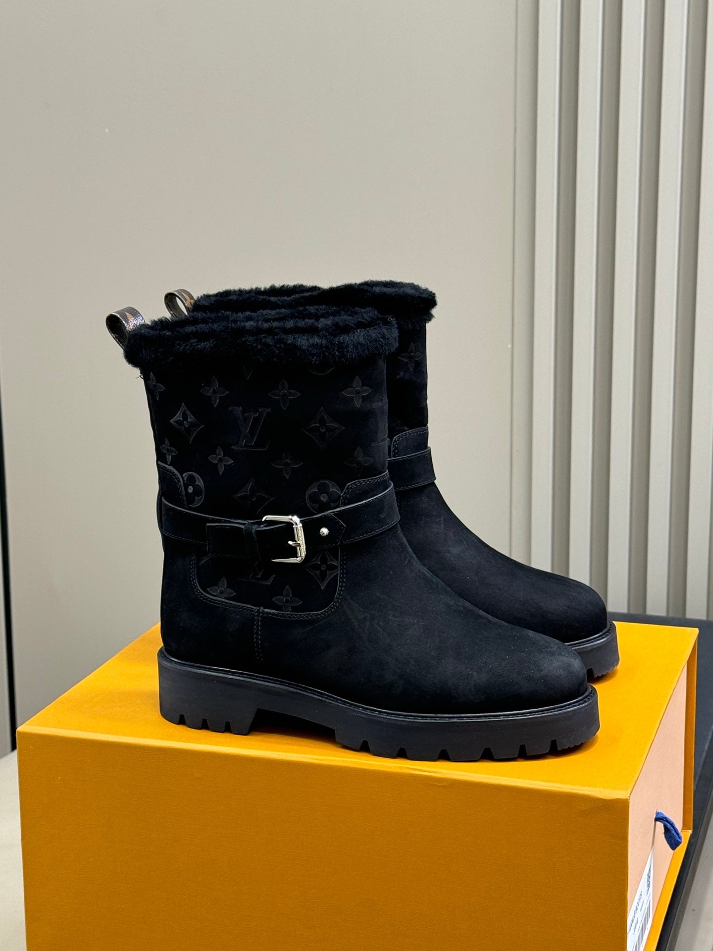 LV 25 Shearling Boots Black Suede 576935