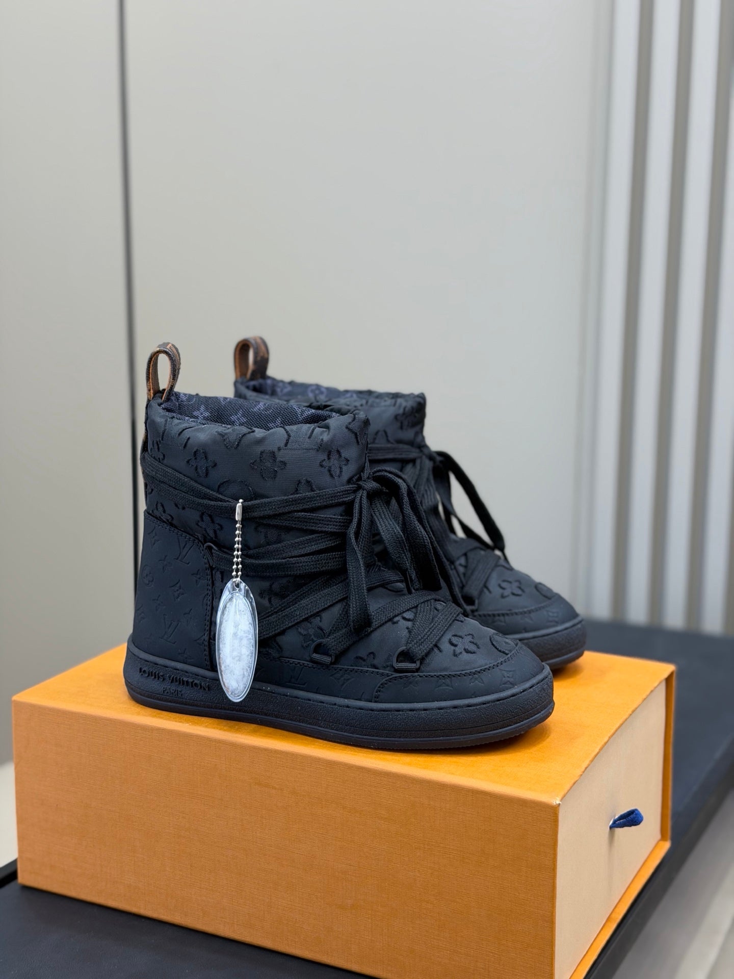 LV 25 Snow Boots Black Leather Canvas 576940