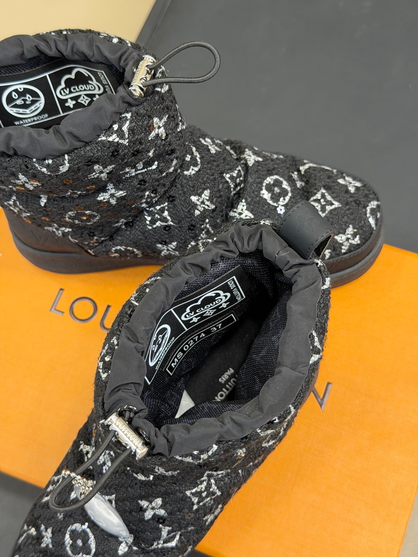 LV 25 Snow Boots Black White Tweed 576941