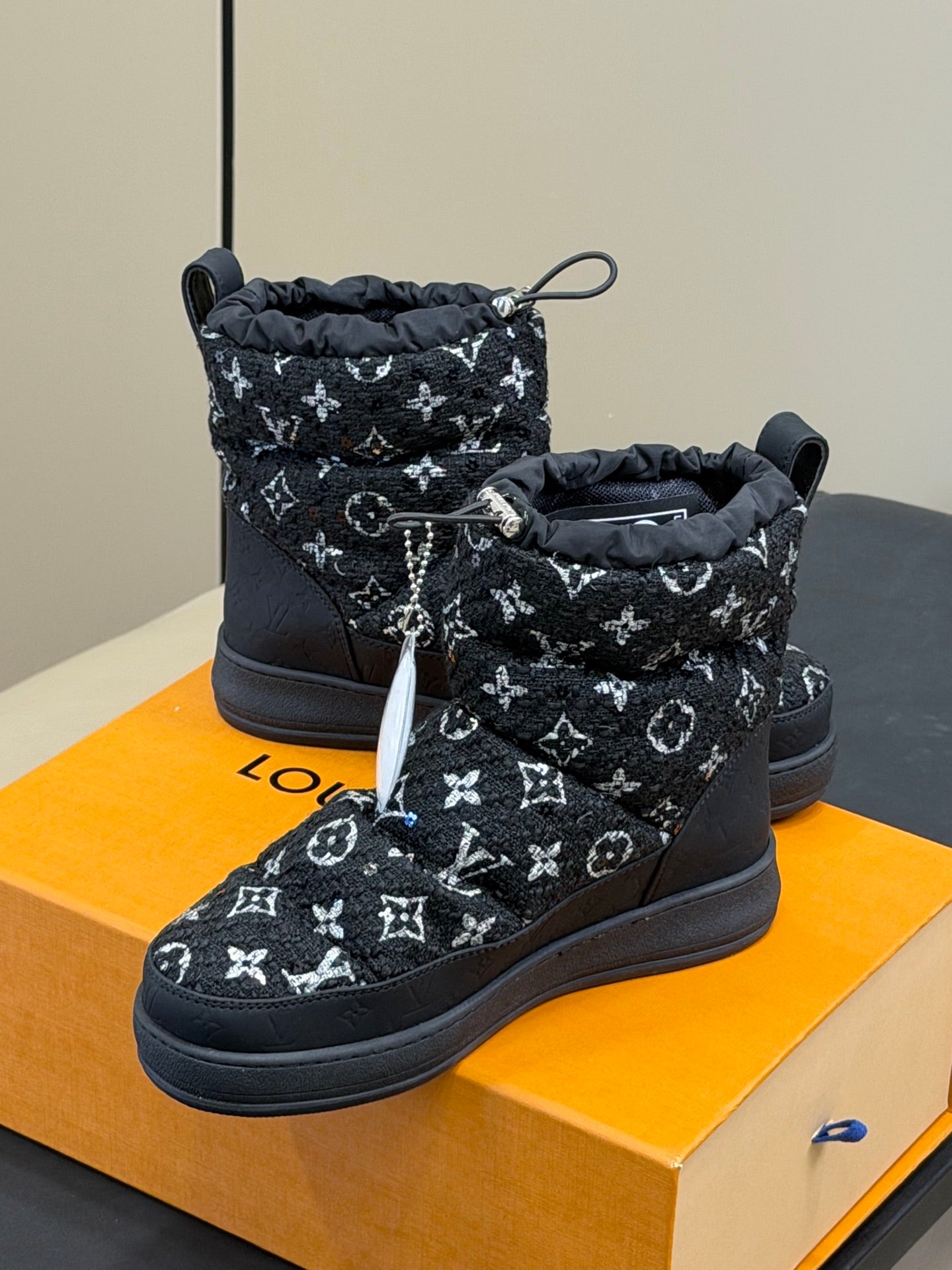 LV 25 Snow Boots Black White Tweed 576941