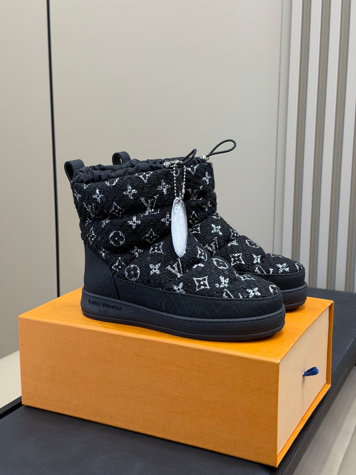 LV 25 Snow Boots Black White Tweed 576941