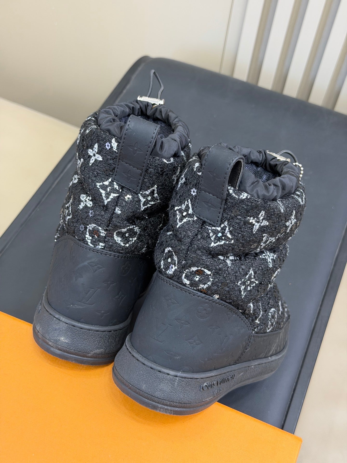 LV 25 Snow Boots Black White Tweed 576941