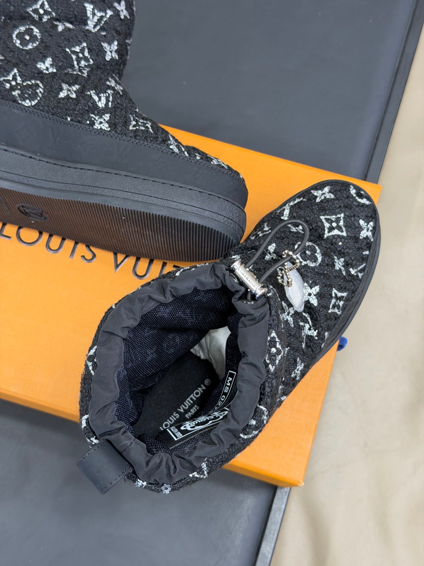 LV 25 Snow Boots Black White Tweed 576941