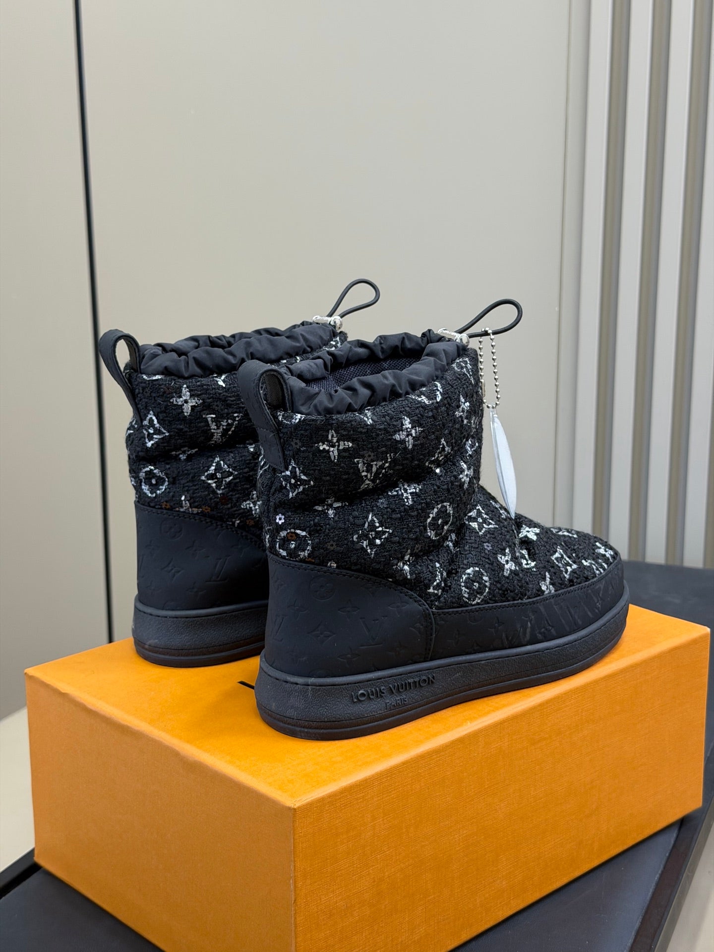 LV 25 Snow Boots Black White Tweed 576941