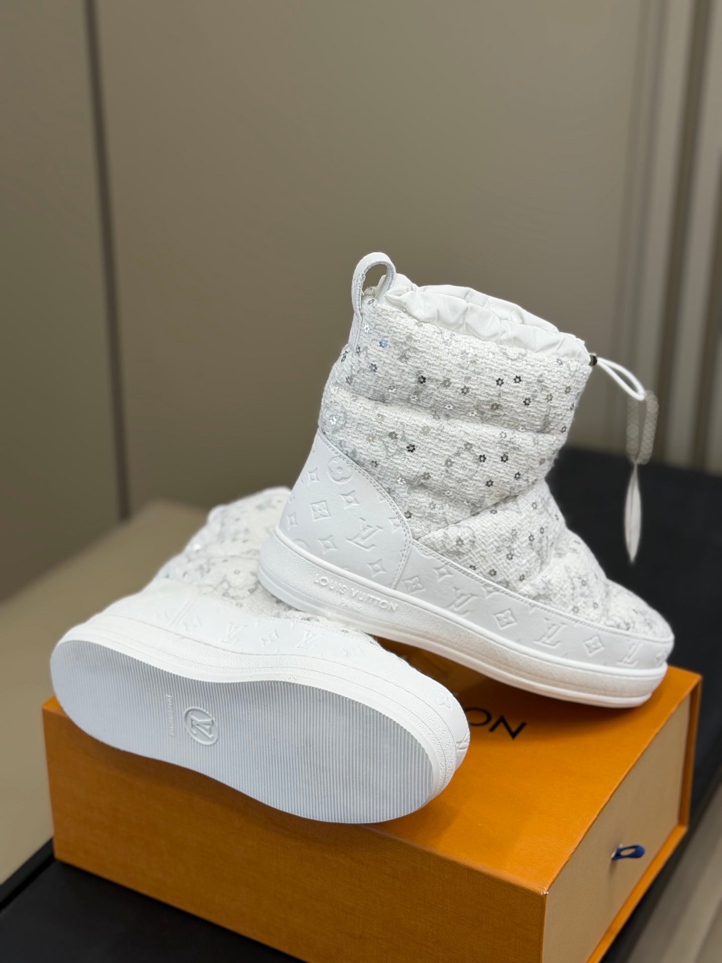 LV 25 Snow Boots White Tweed 576942