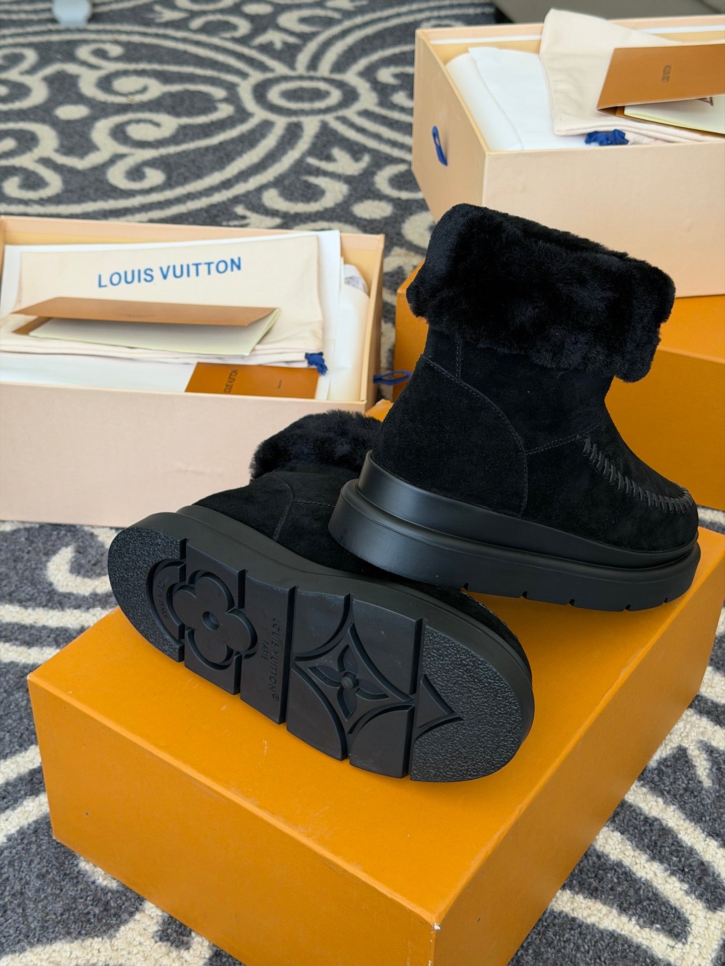 LV 25 Snow Boots Black Monogram Suede 576947