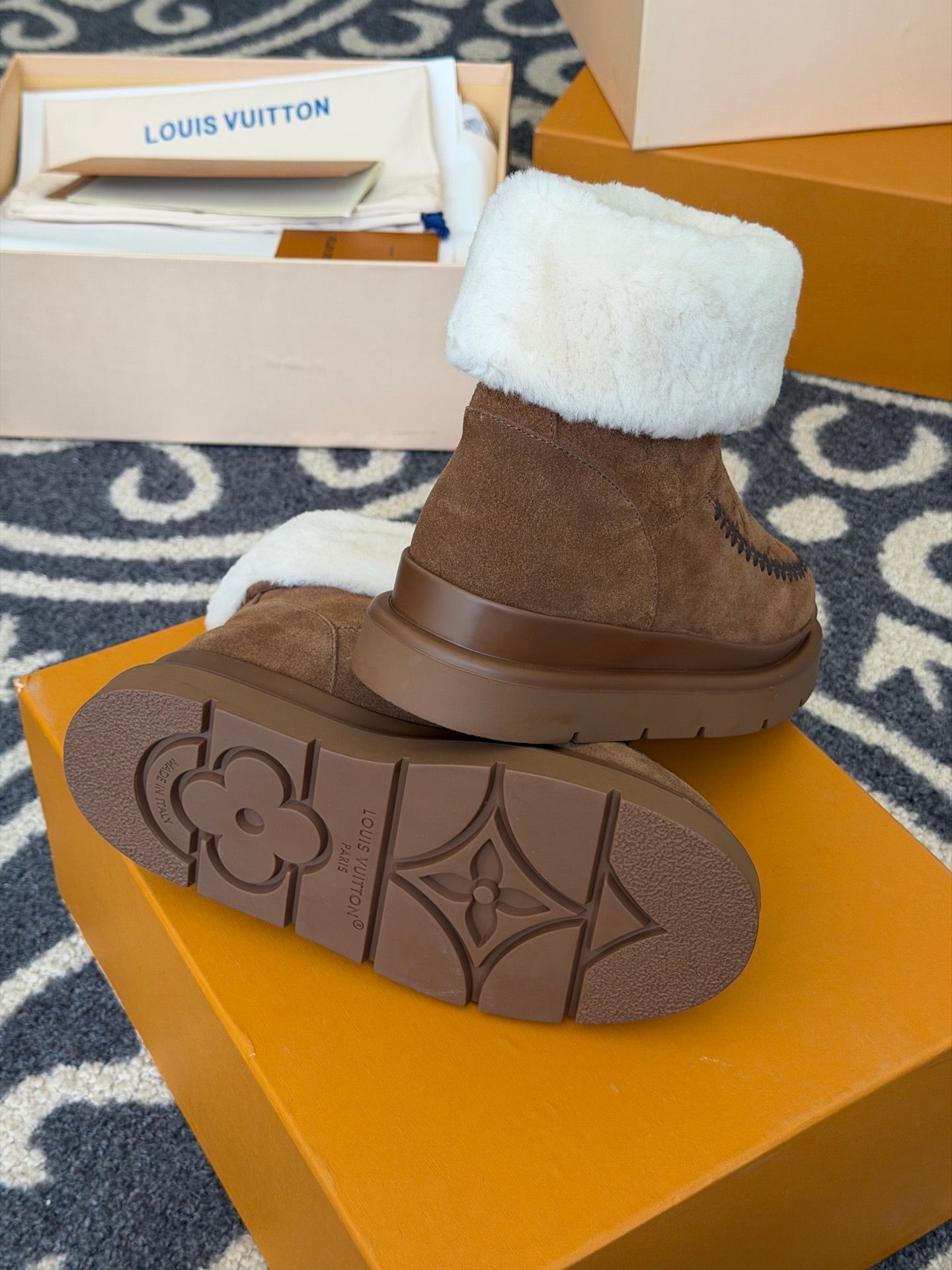 LV 25 Snow Boots Brown Monogram Suede 576948