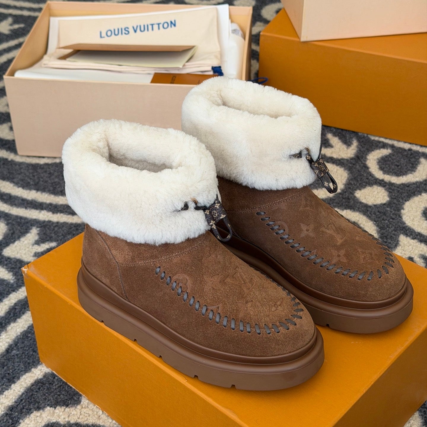 LV 25 Snow Boots Brown Monogram Suede 576948