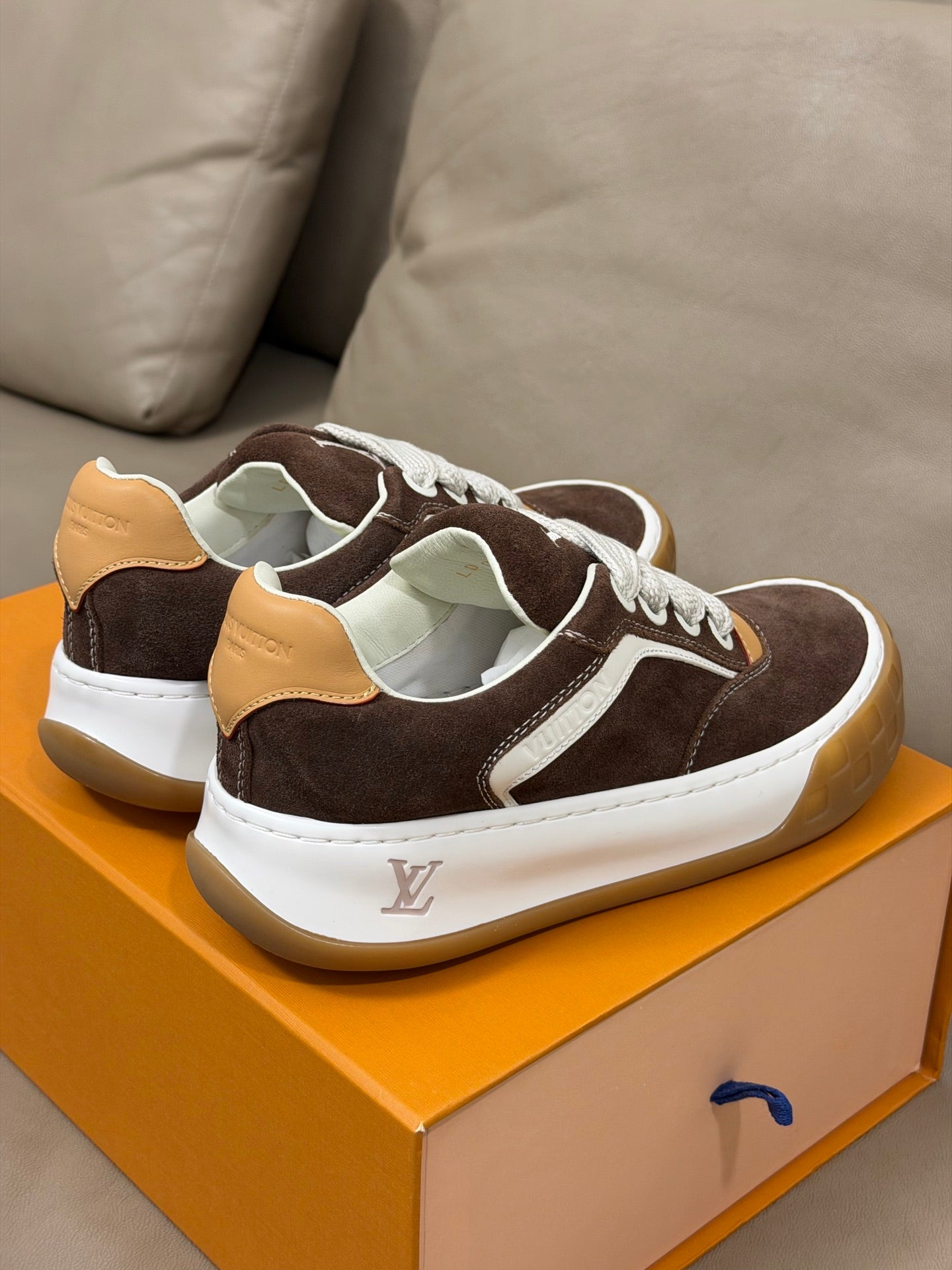 LV 25 Oversized Sneakers Brown Suede 576953