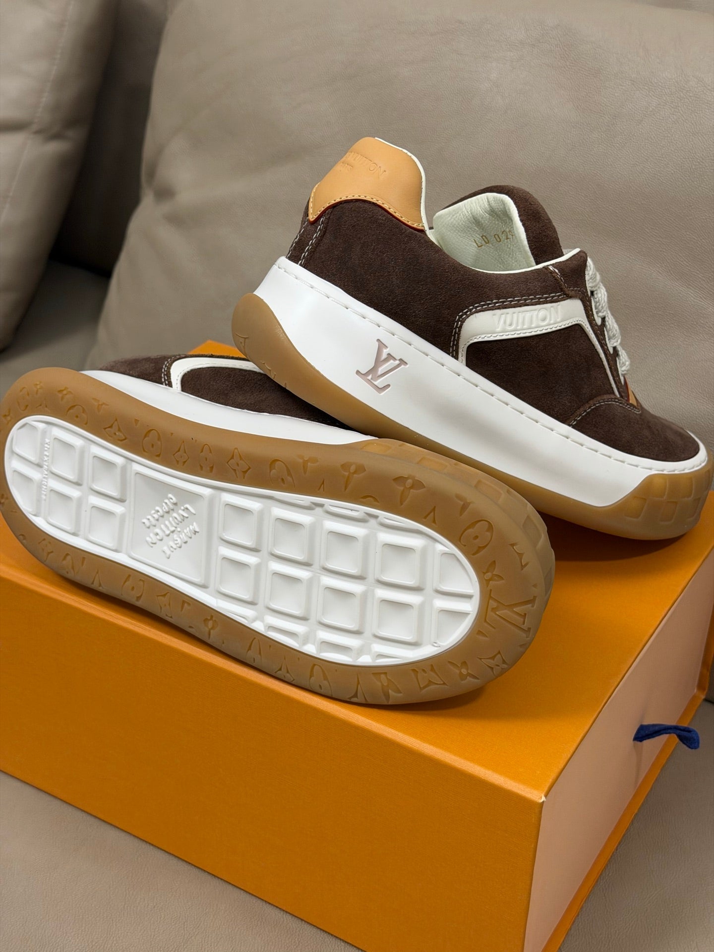 LV 25 Oversized Sneakers Brown Suede 576953