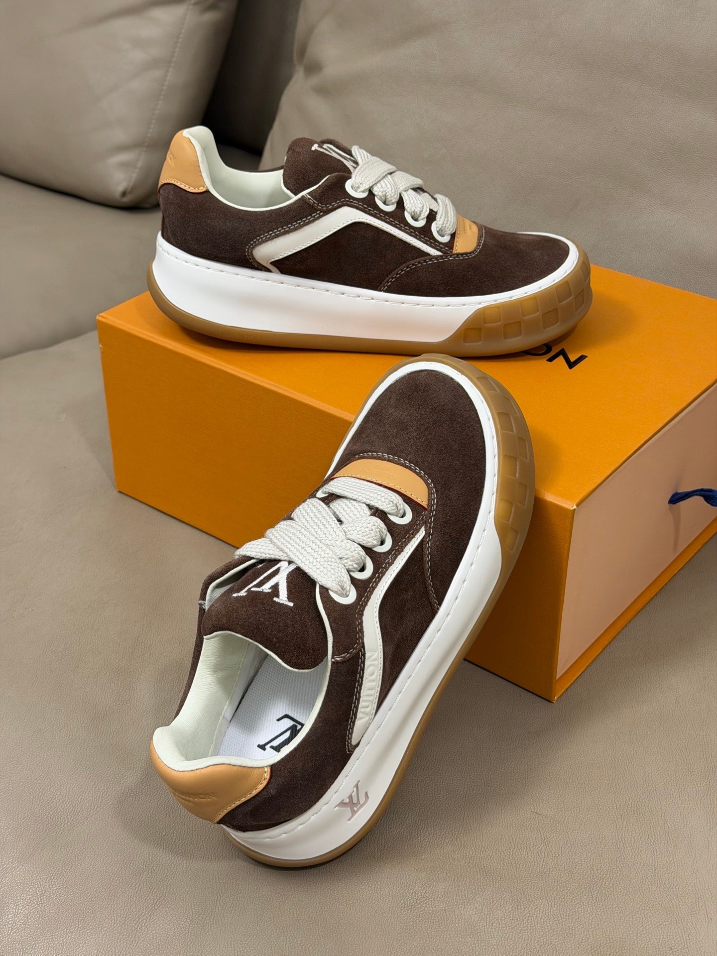 LV 25 Oversized Sneakers Brown Suede 576953
