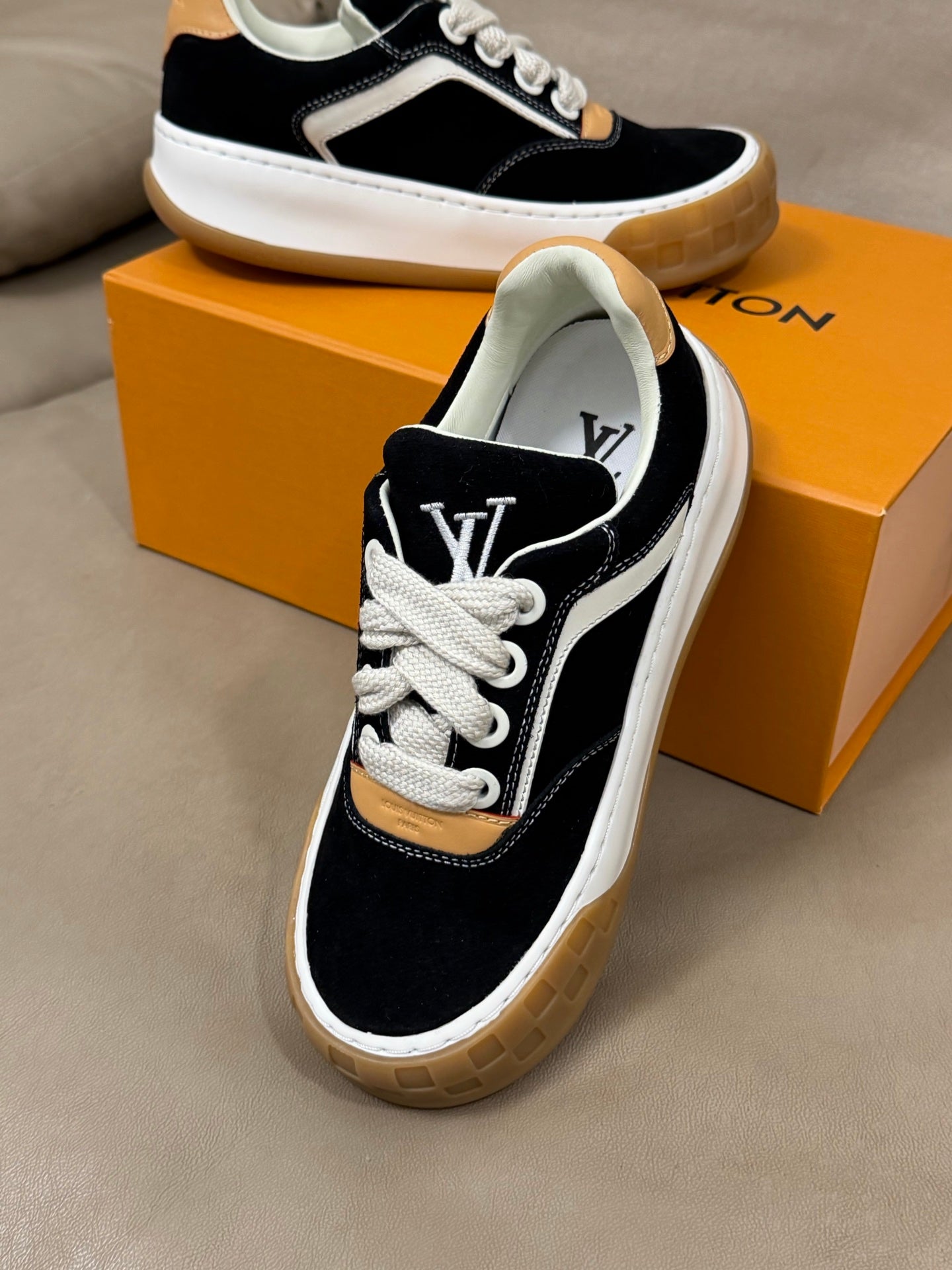 LV 25 Oversized Sneakers Black Suede 576954