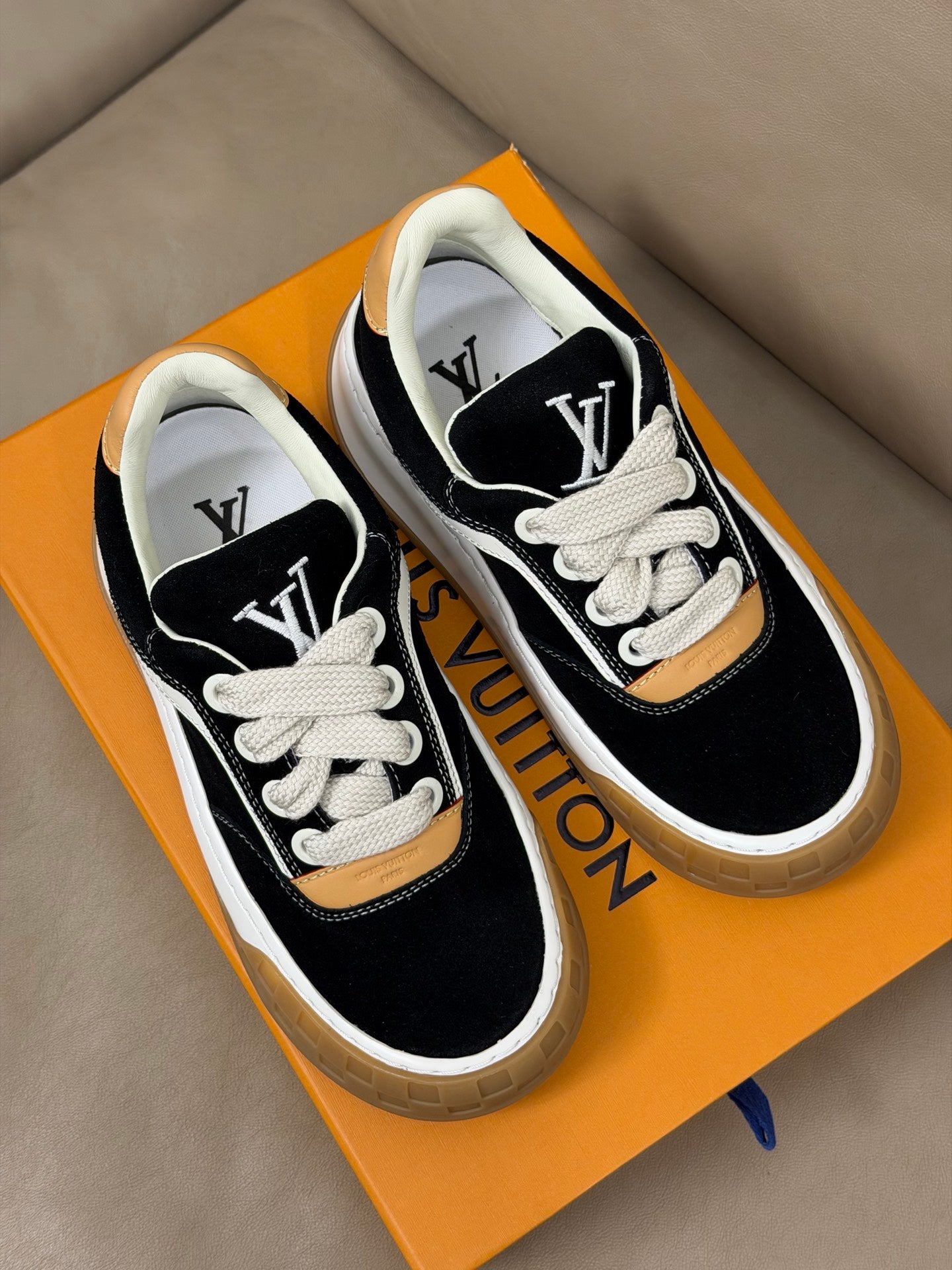 LV 25 Oversized Sneakers Black Suede 576954