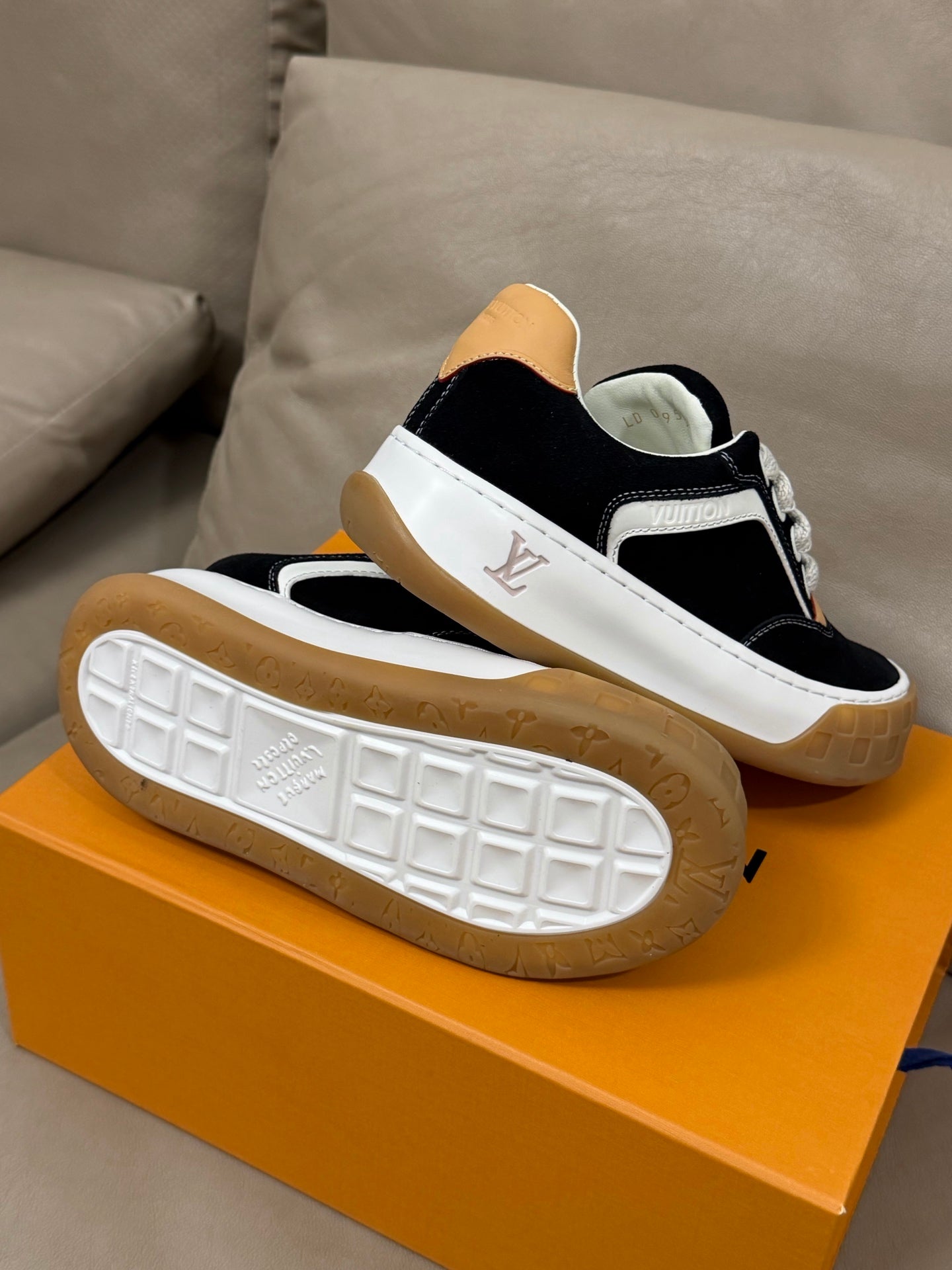 LV 25 Oversized Sneakers Black Suede 576954