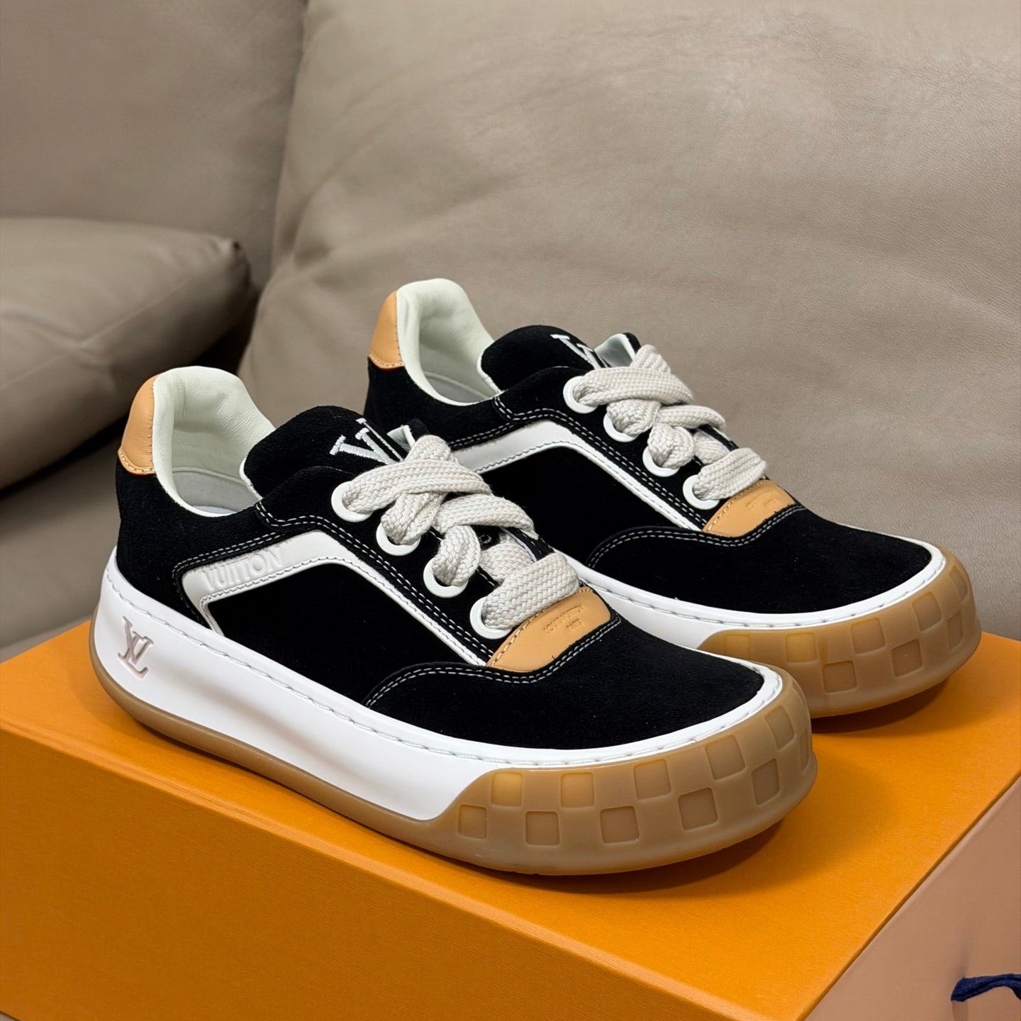 LV 25 Oversized Sneakers Black Suede 576954