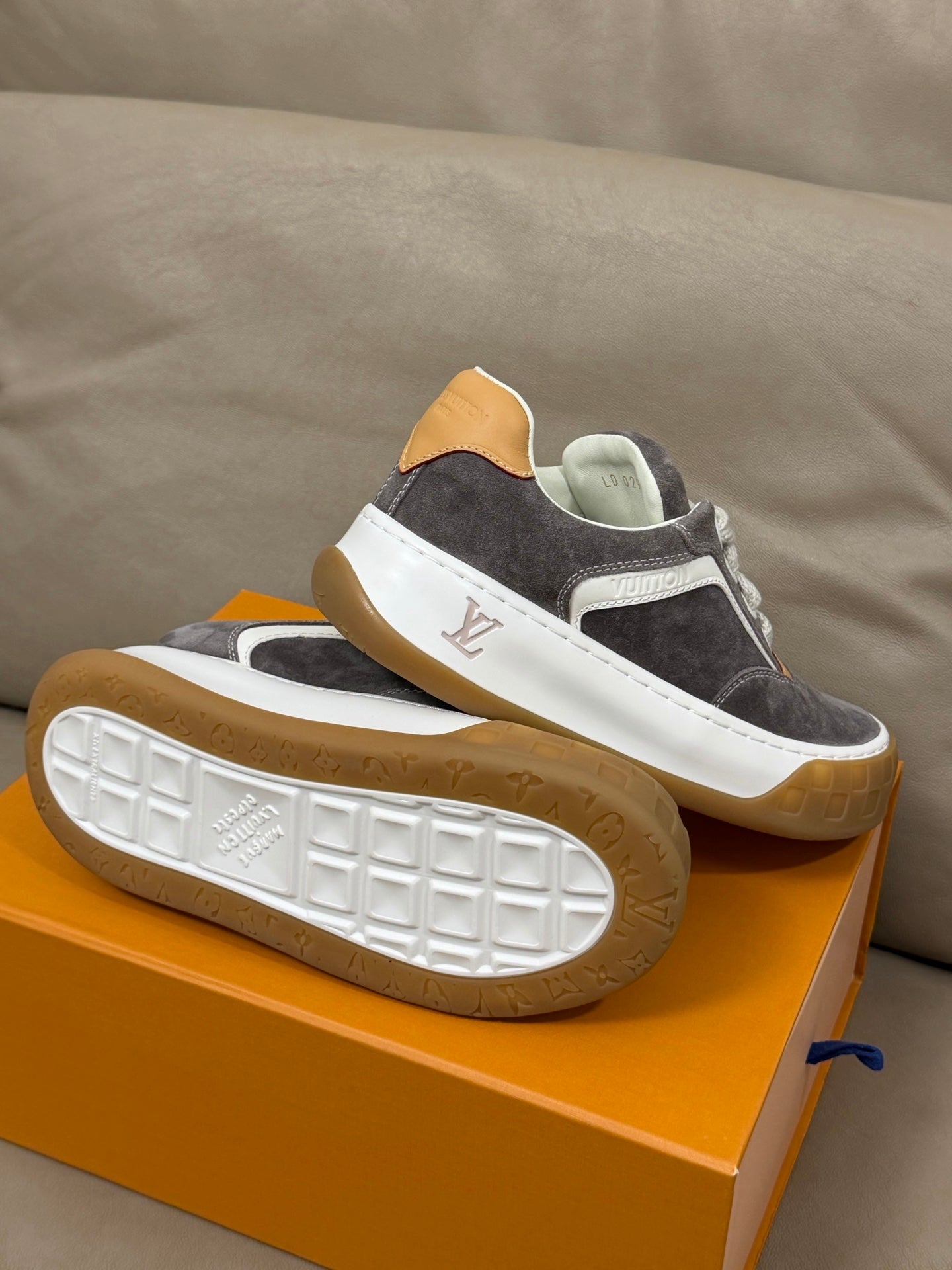 LV 25 Oversized Sneakers Gray Suede 576956