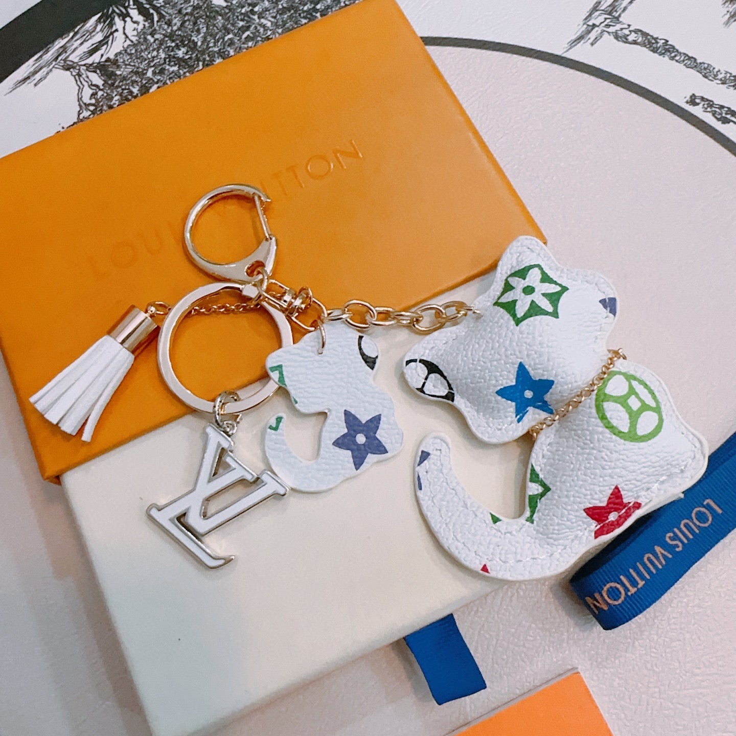 LV White Cat Charm