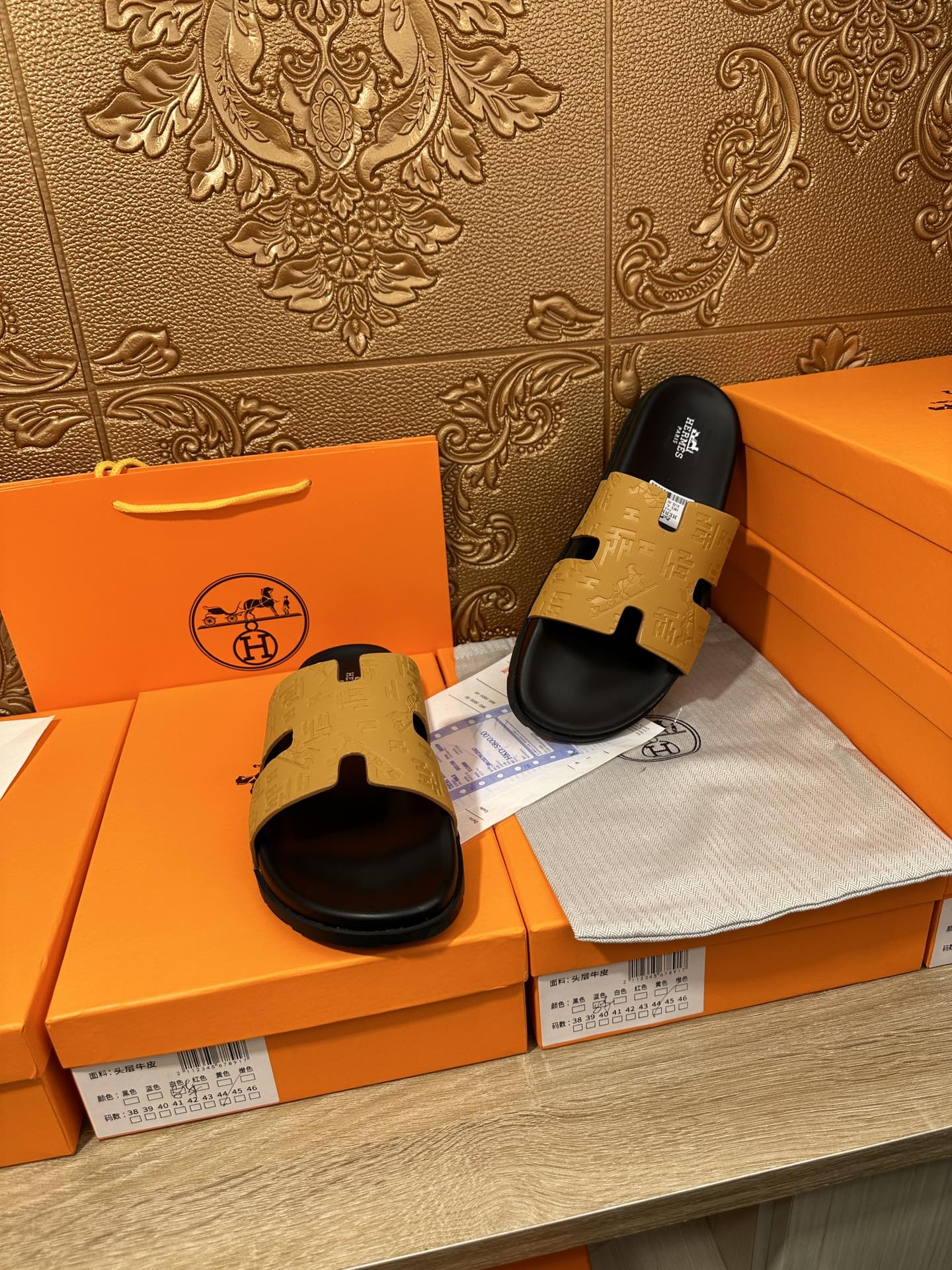 HM IZMIR SLIPPER SAFFRON AND BLACK CALFSKIN