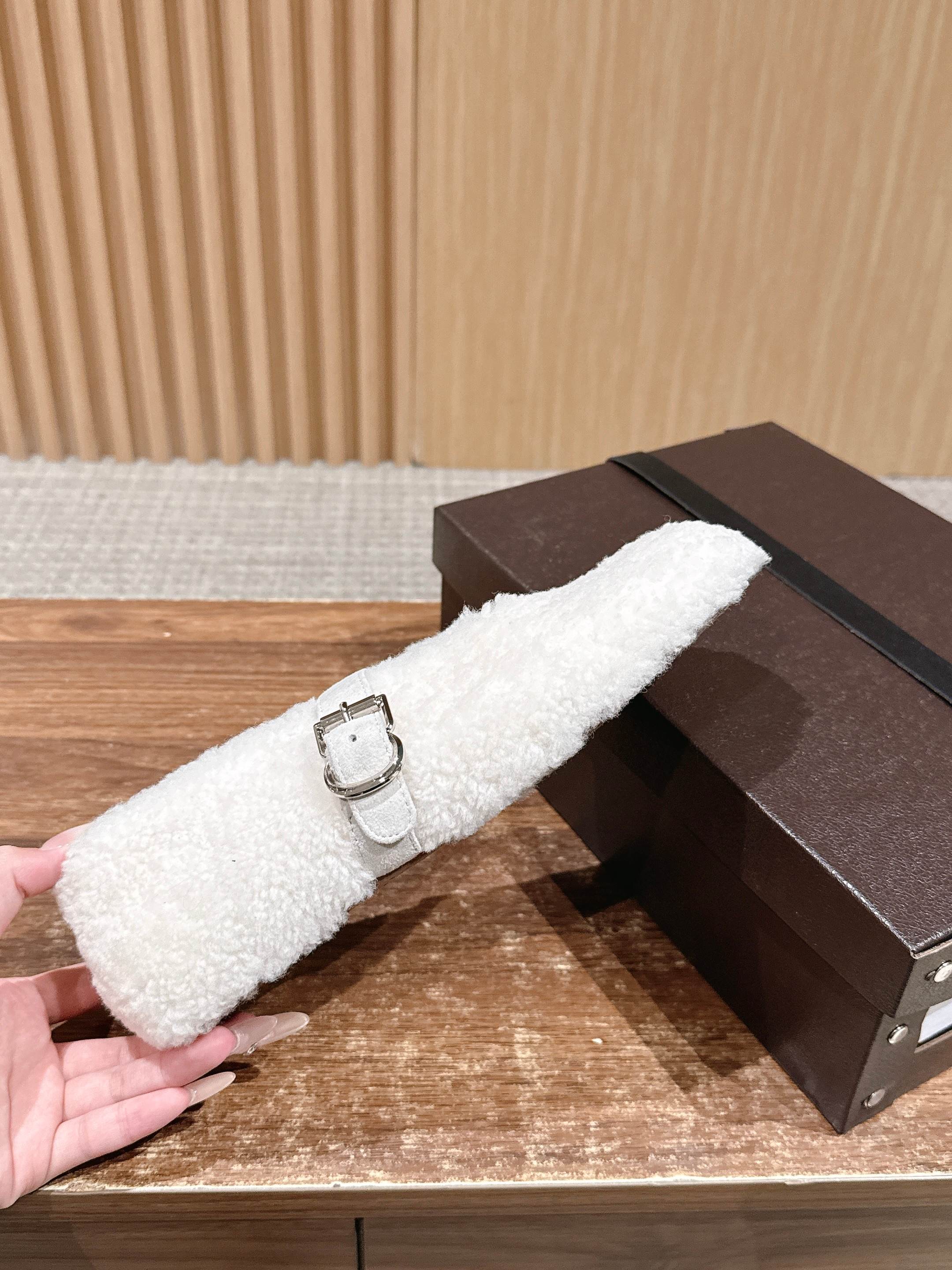 Alaia 2025 Ballet Flat Cream Wool 553828