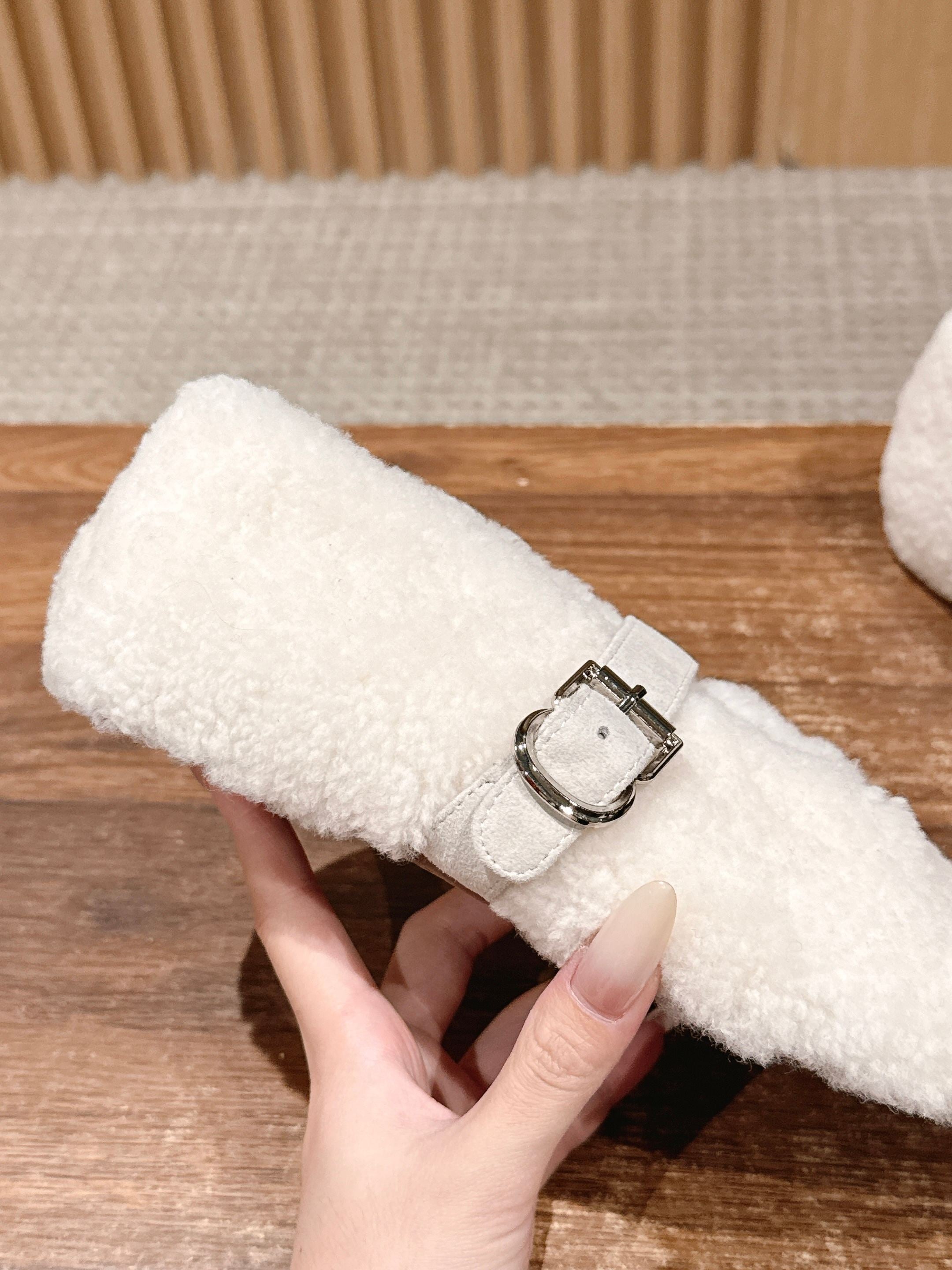 Alaia 2025 Ballet Flat Cream Wool 553828