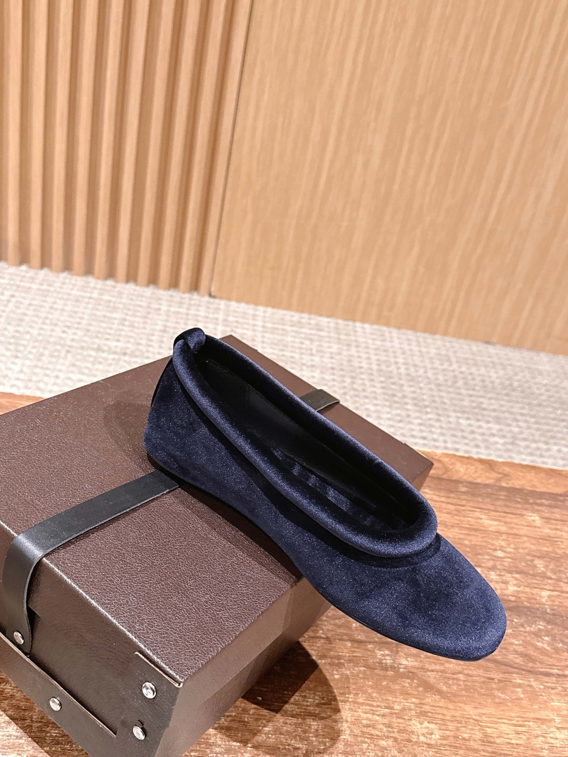 Alaia 2025 Ballet Flat Dark Blue Velvet 553858