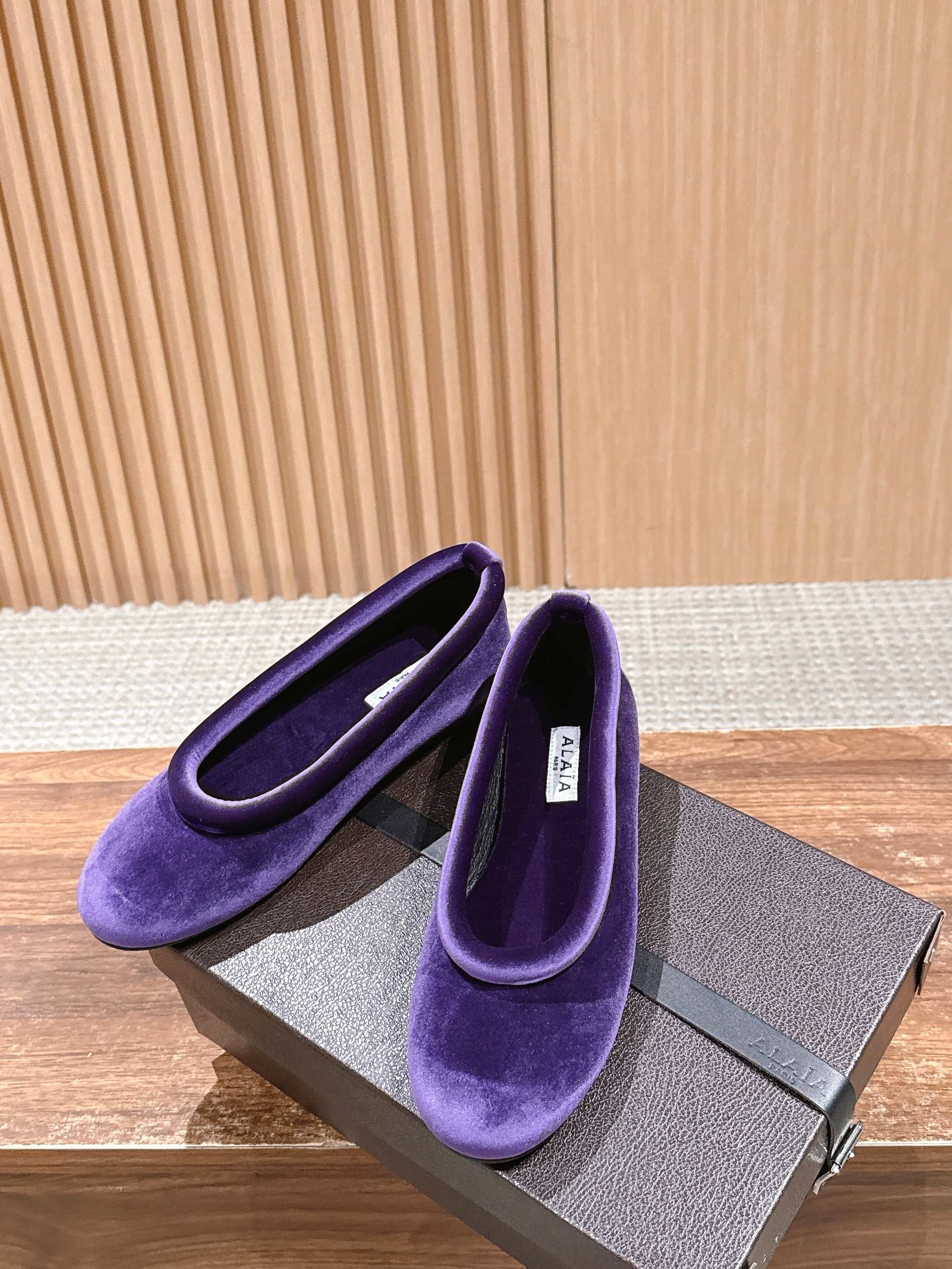 Alaia 2025 Ballet Flat Purple Velvet 553859