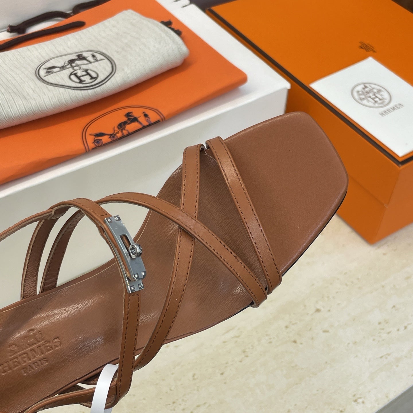 HM 26ss Kelly Sliver Buckle Sandals 40 Brown Calfskin 607164