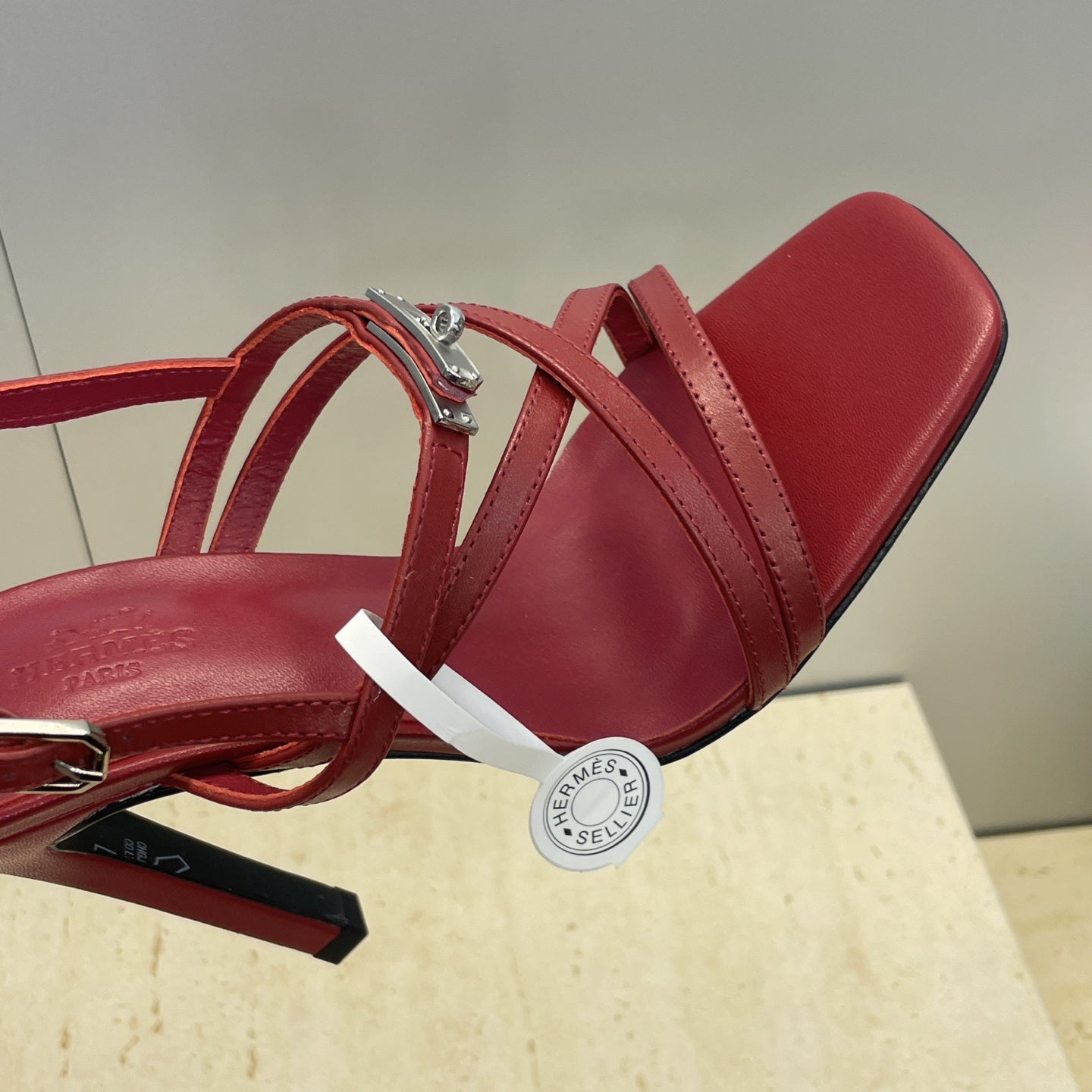 HM 26ss Kelly Sliver Buckle Sandals 95 Dark Red Calfskin 607175