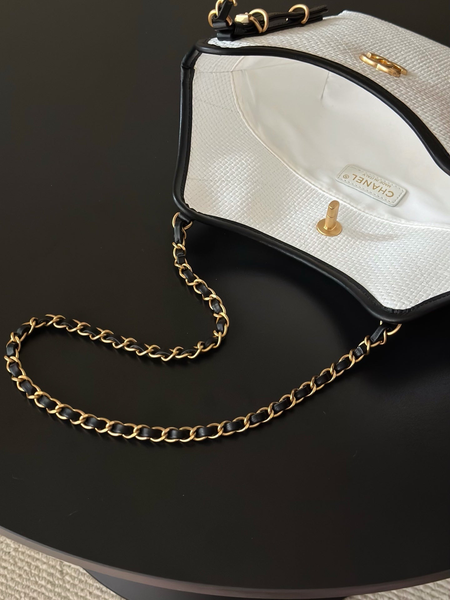 Chanel 2025 Maxi Hobo Bag 31cm White Straw Leather 320856