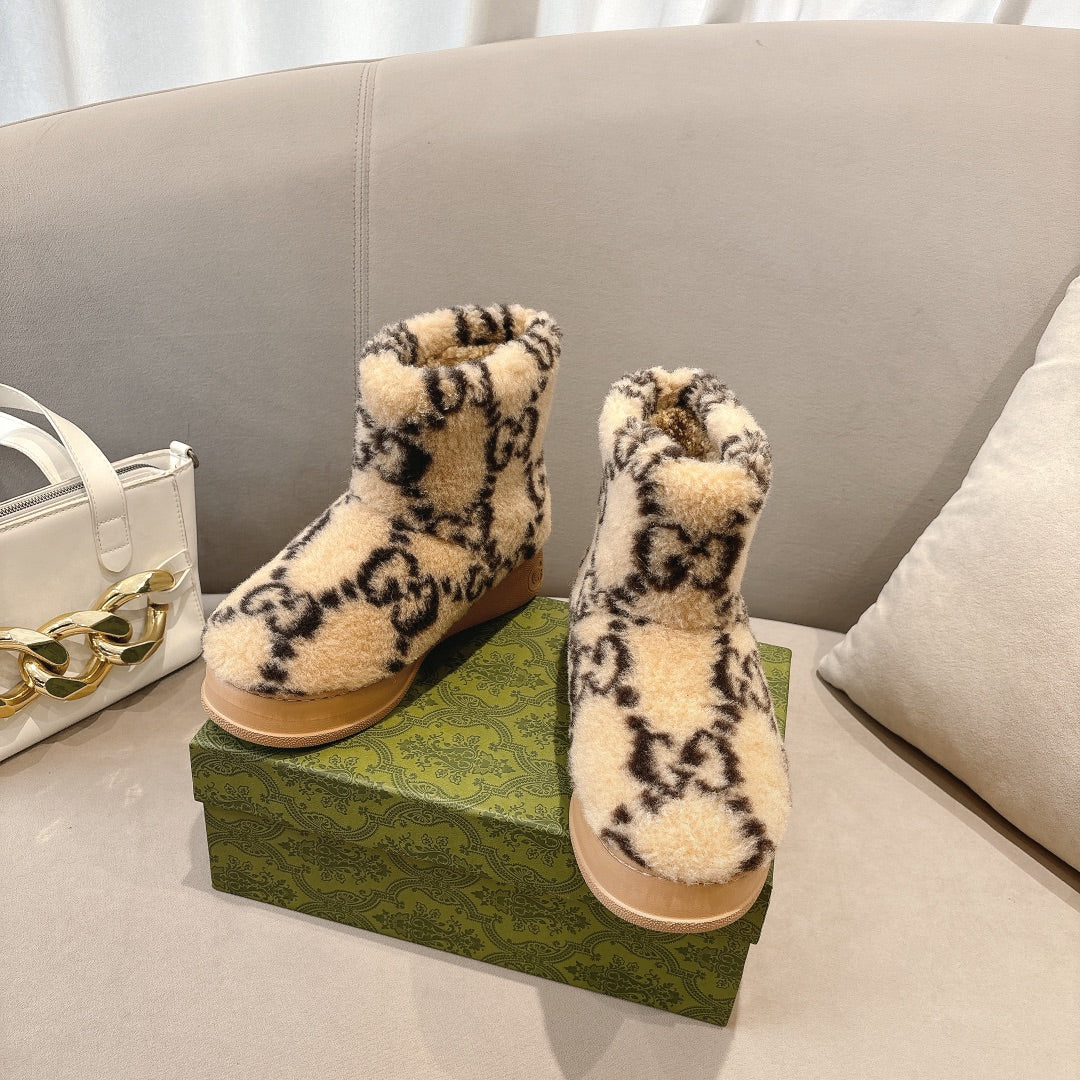 GG Snow Boots Beige Black Wool 576232