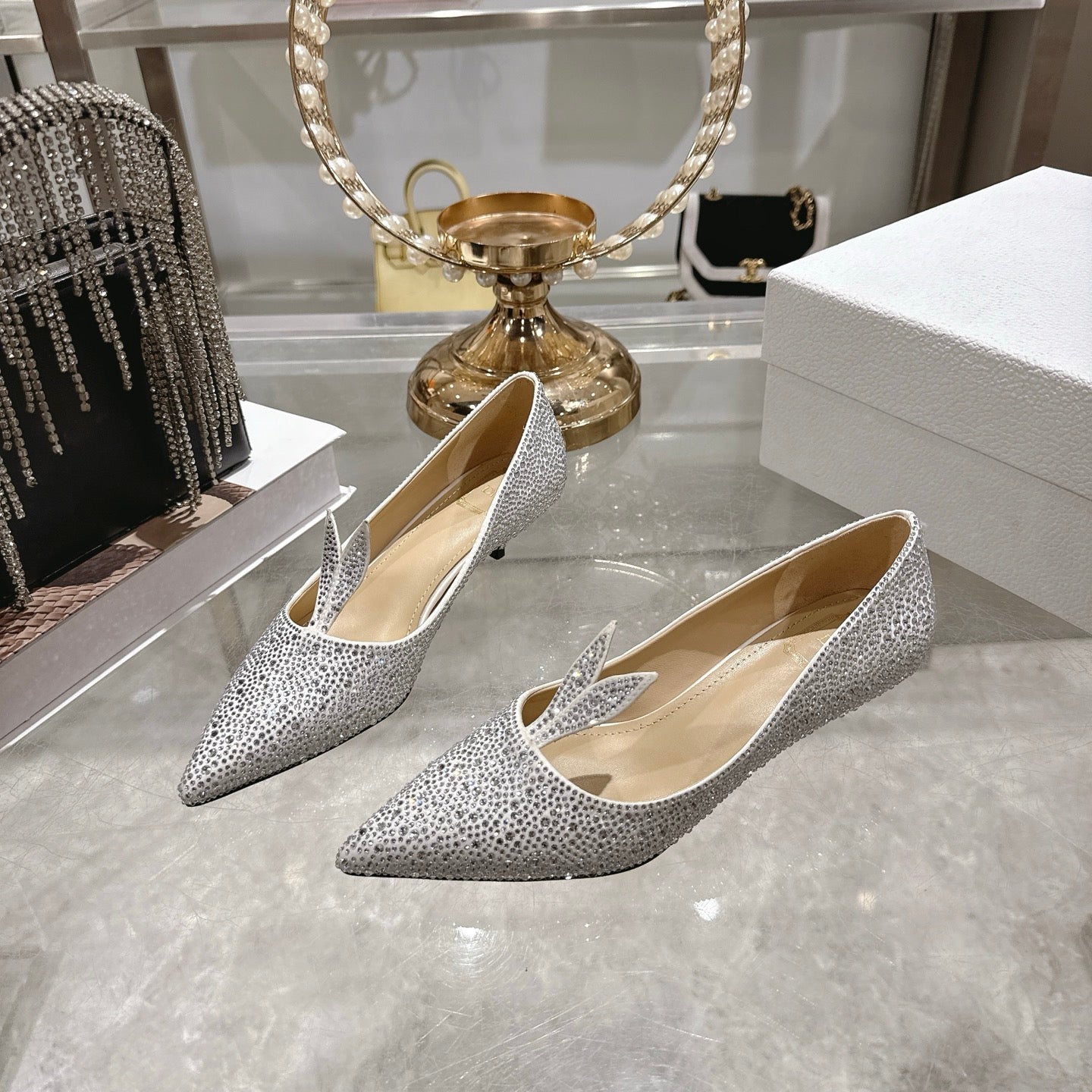 CD 26 Pump Light Gray Full Diamond Sheepskin 592199