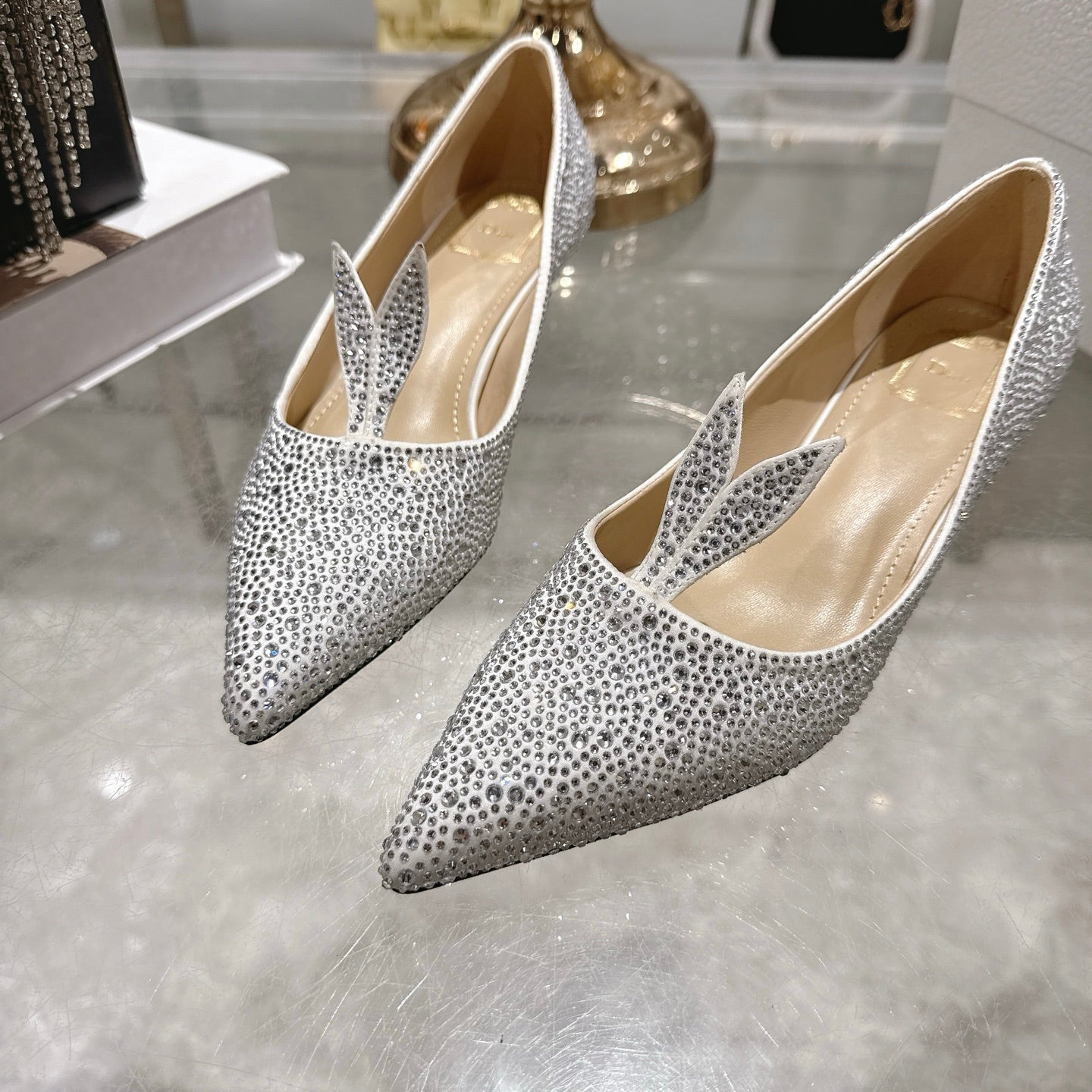 CD 26 Pump Light Gray Full Diamond Sheepskin 592199