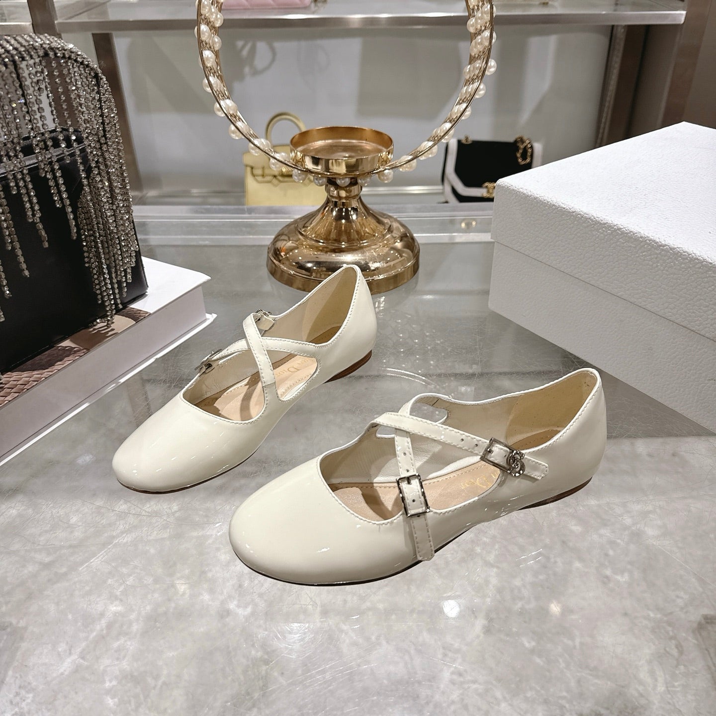 CD 26 Ballet Flats Ivory Patent Leather 592212