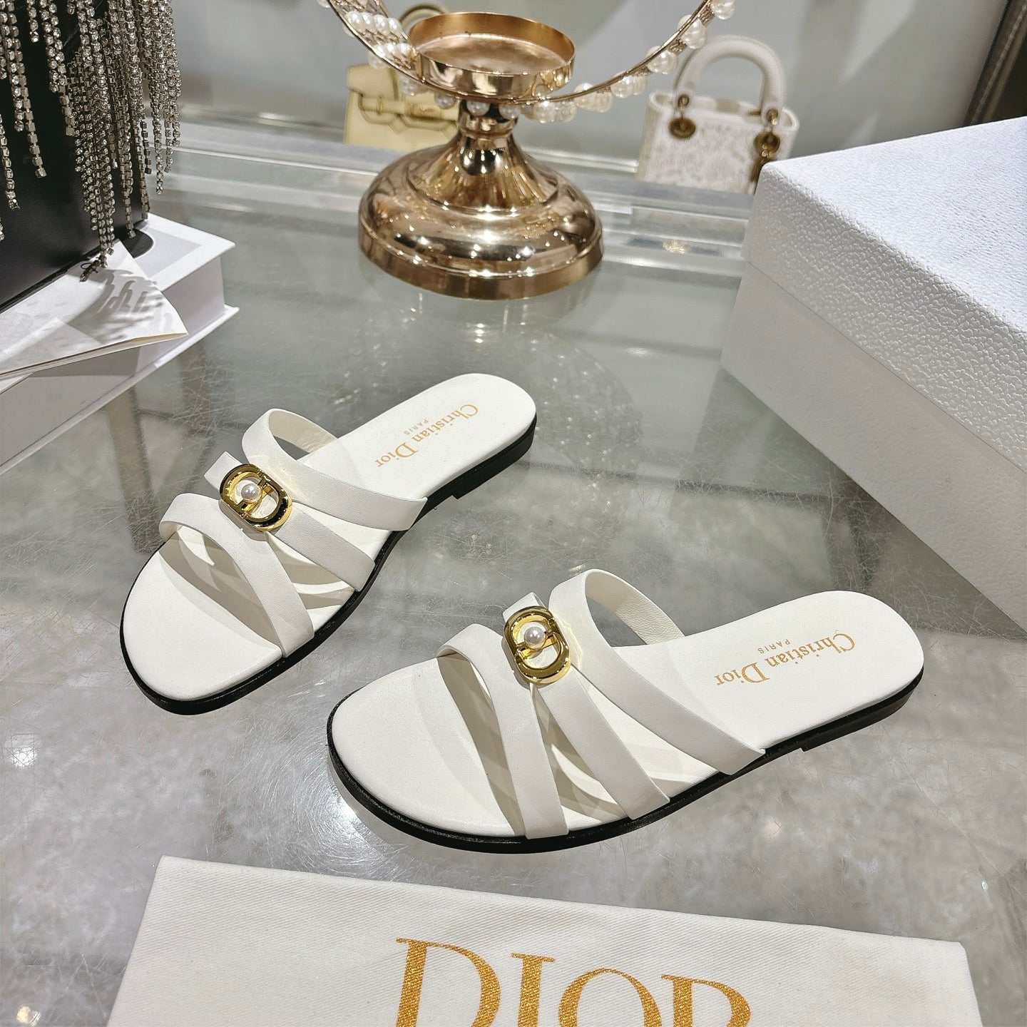 CD 26 Flat Sandals White Leather 592260
