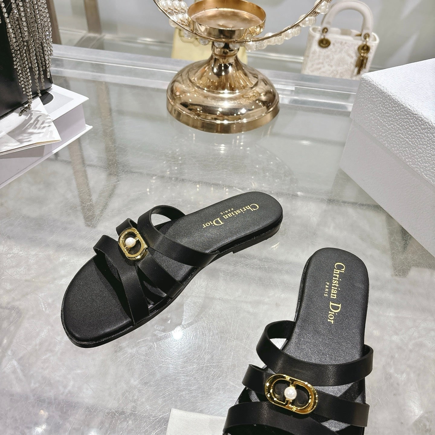 CD 26 Flat Sandals Black Leather 592262