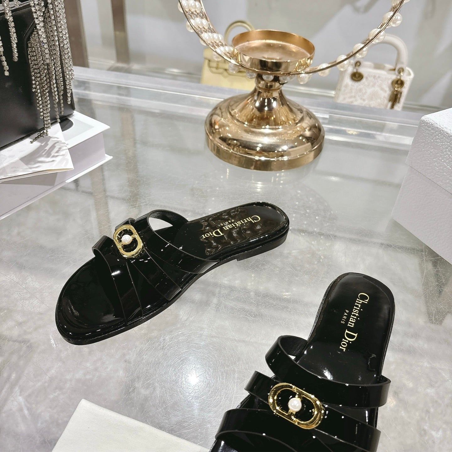 CD 26 Flat Sandals Black Patent Leather 592264