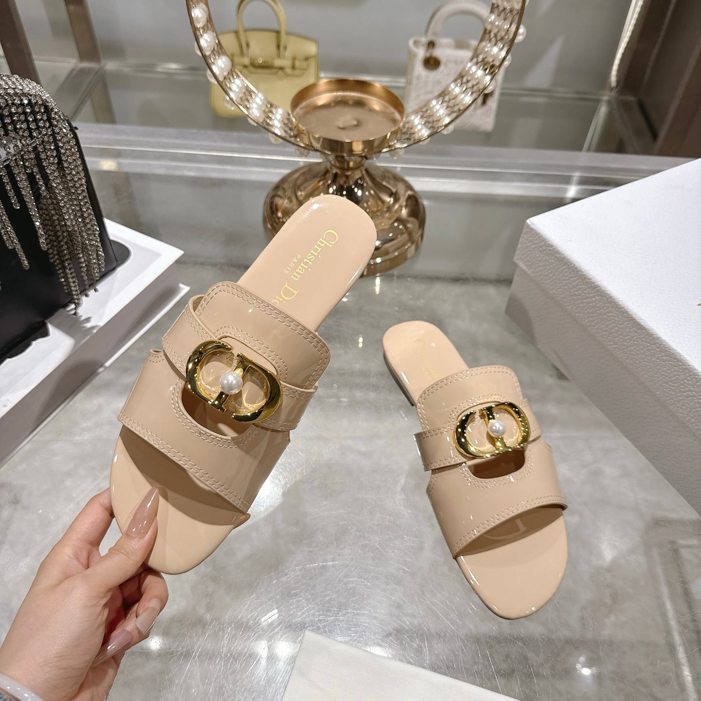 CD 26 Chunky Heel Sandals Beige Patent Leather 592276